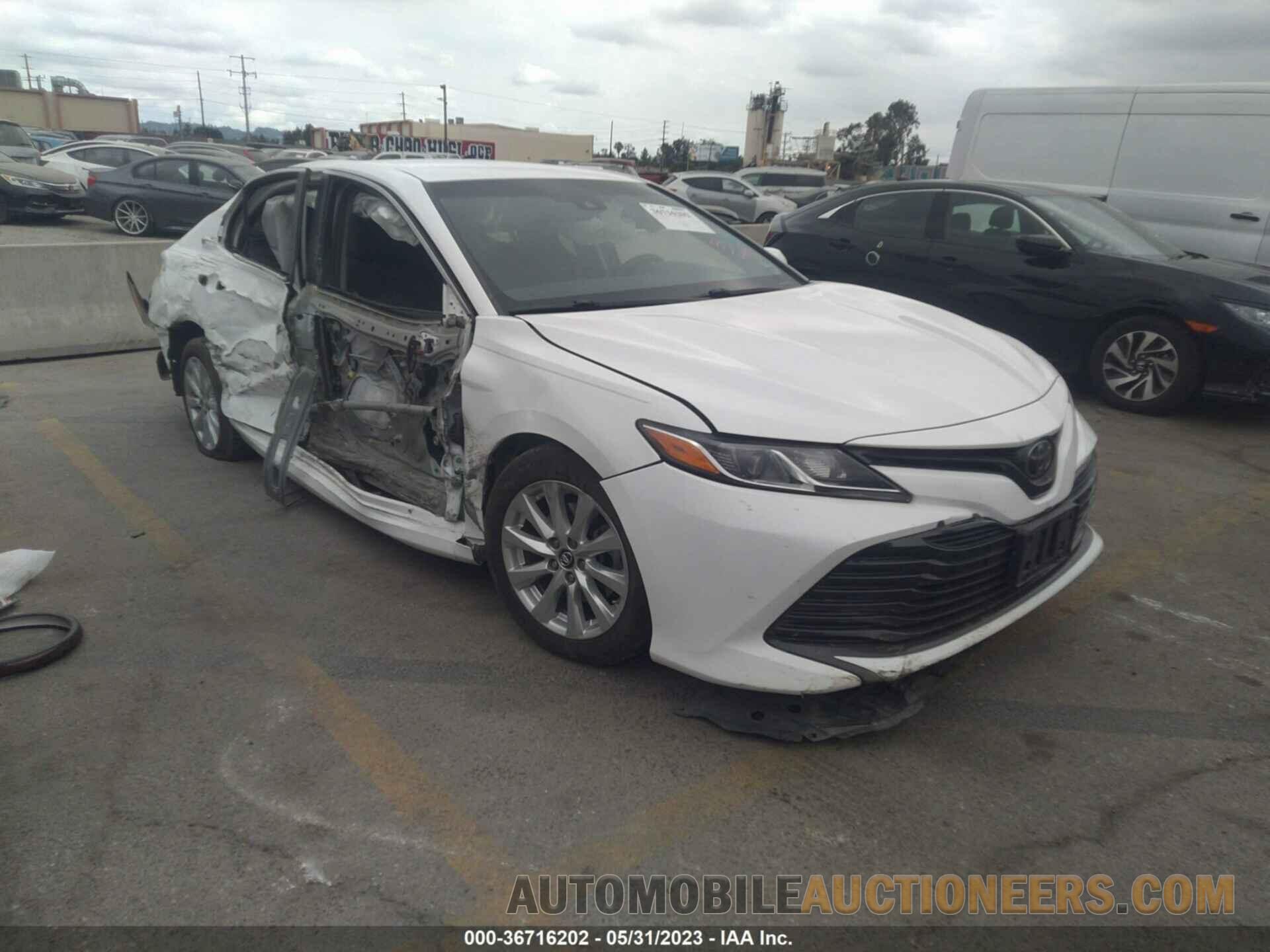 4T1B11HK1JU540416 TOYOTA CAMRY 2018