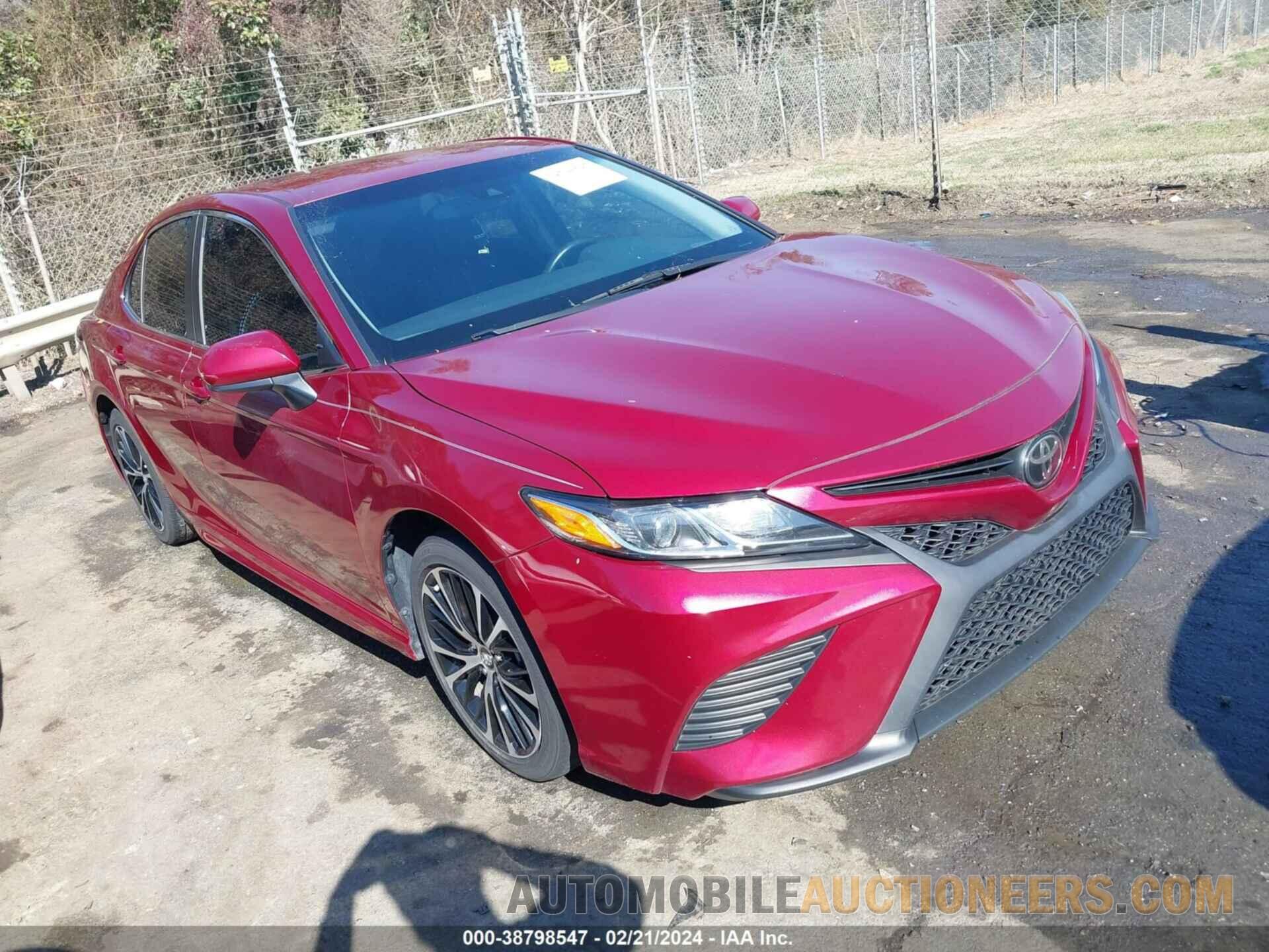 4T1B11HK1JU547026 TOYOTA CAMRY 2018