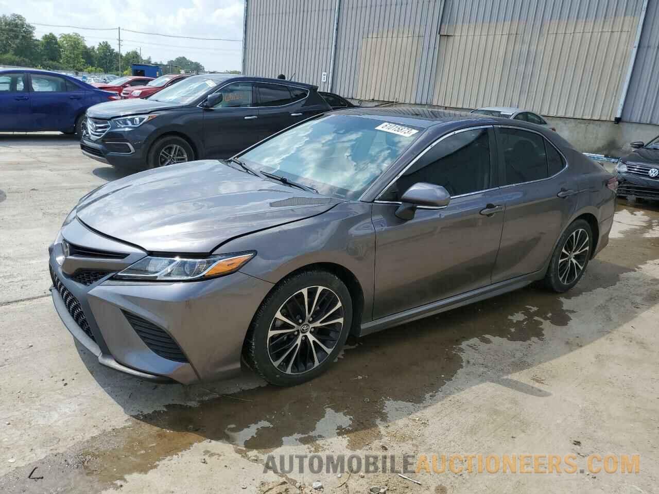 4T1B11HK1JU549195 TOYOTA CAMRY 2018