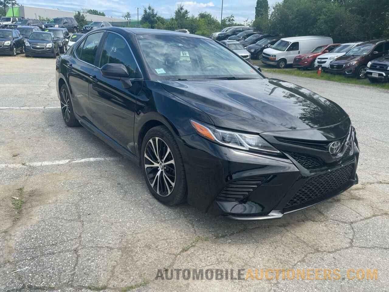 4T1B11HK1JU550198 TOYOTA CAMRY 2018