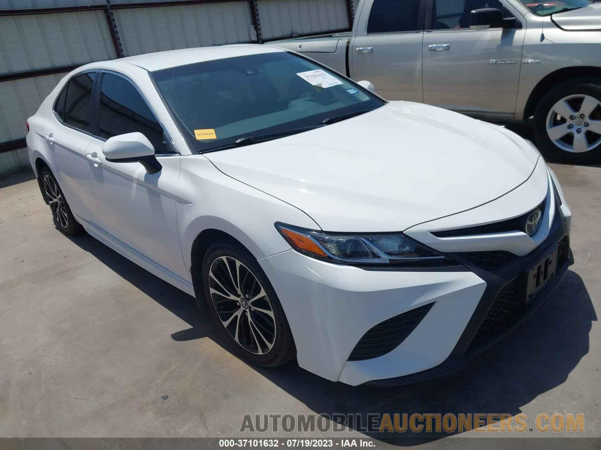 4T1B11HK1JU550220 TOYOTA CAMRY 2018