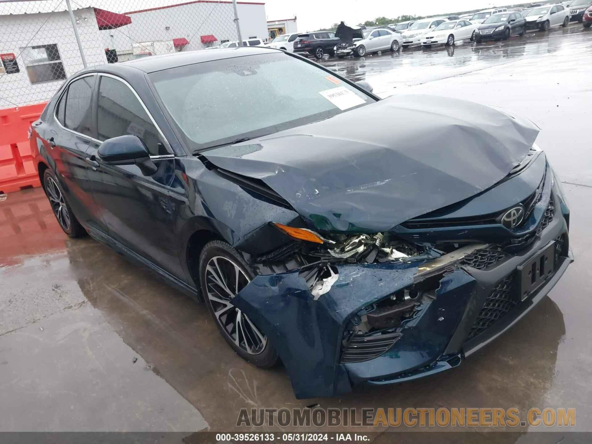 4T1B11HK1JU555577 TOYOTA CAMRY 2018