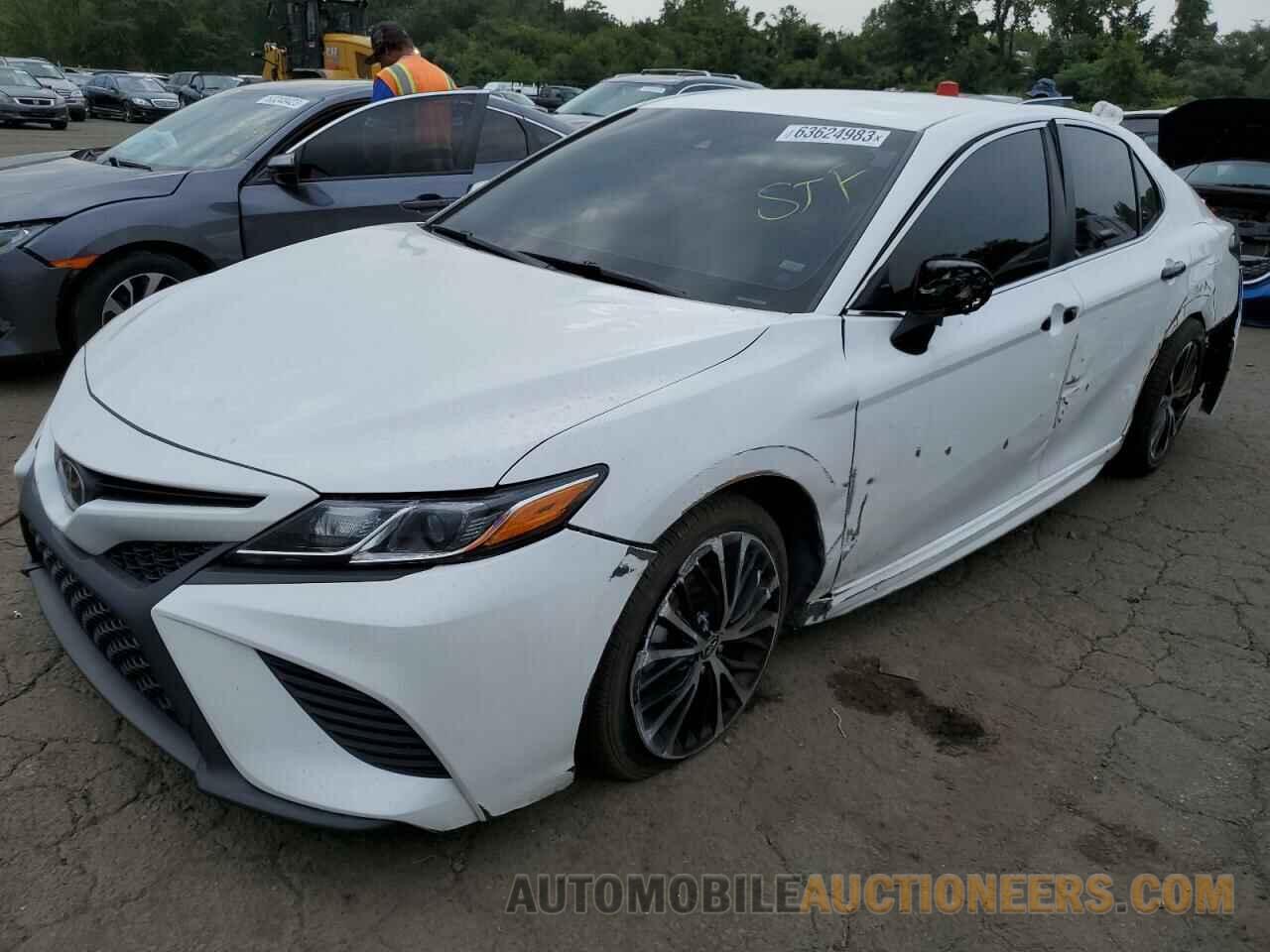 4T1B11HK1JU556034 TOYOTA CAMRY 2018