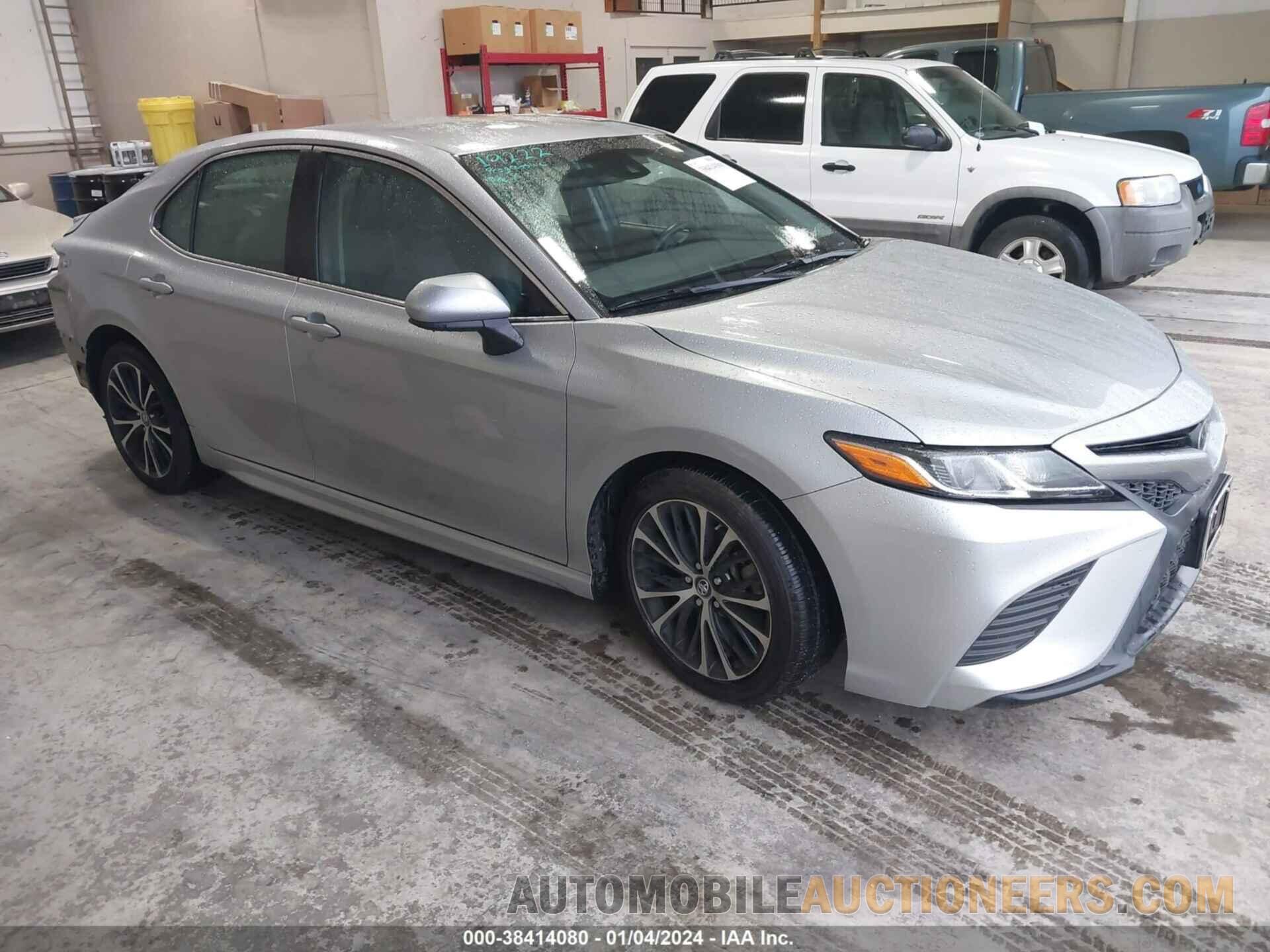 4T1B11HK1JU556566 TOYOTA CAMRY 2018