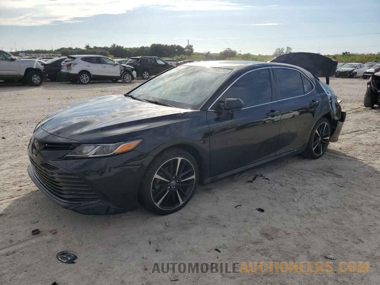 4T1B11HK1JU560052 TOYOTA CAMRY 2018