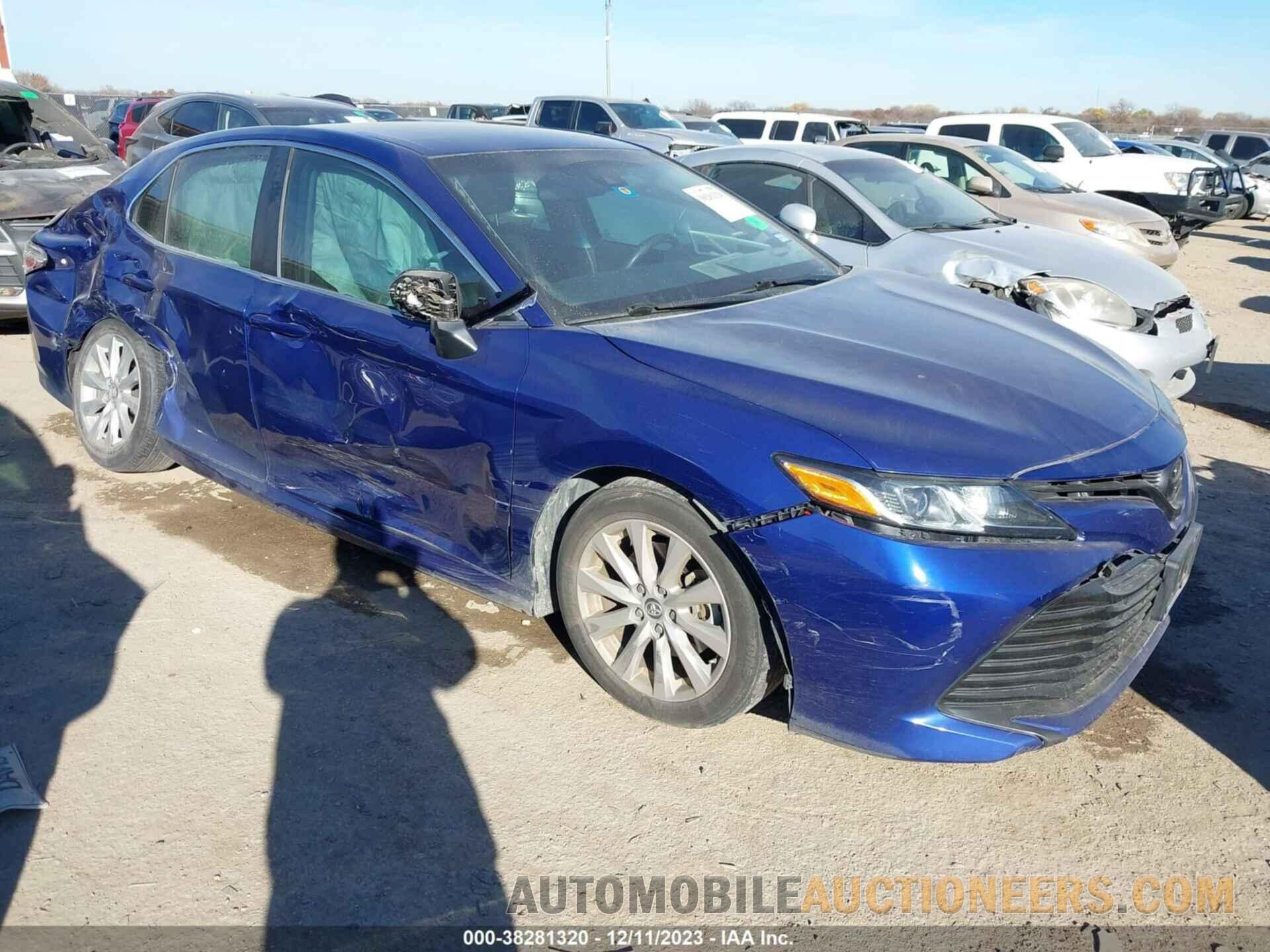 4T1B11HK1JU561041 TOYOTA CAMRY 2018