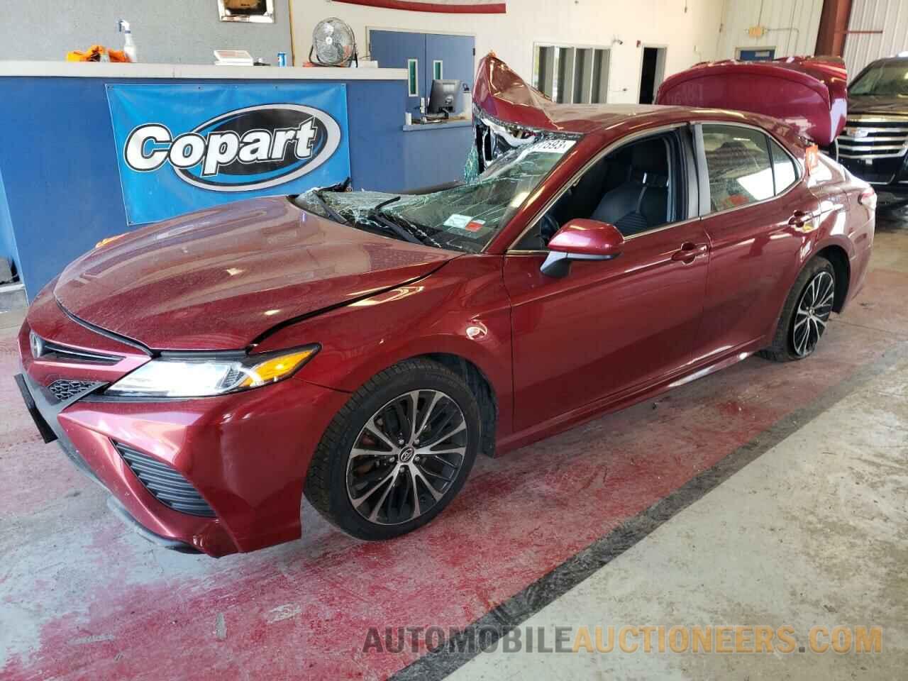 4T1B11HK1JU561685 TOYOTA CAMRY 2018