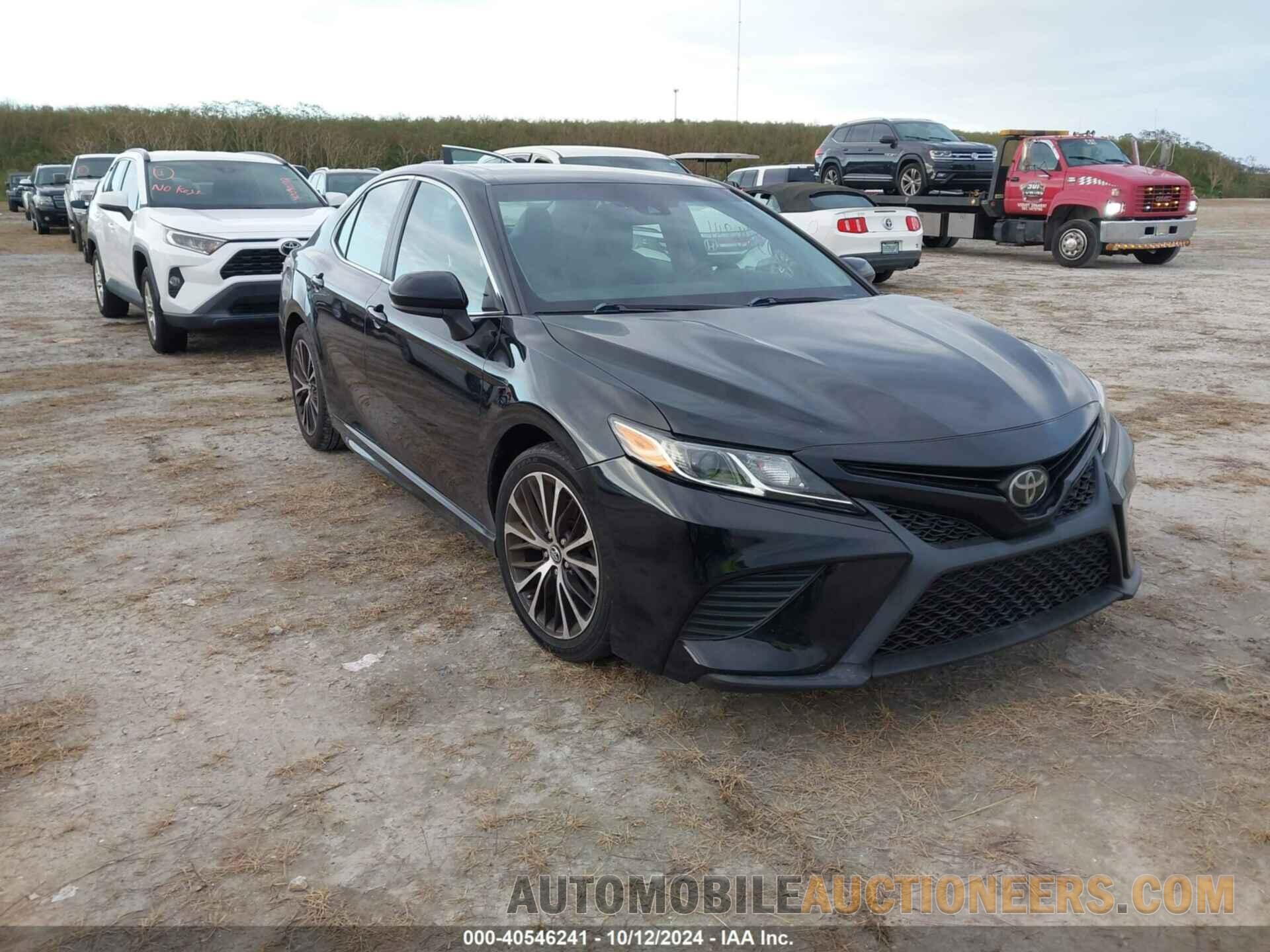 4T1B11HK1JU561833 TOYOTA CAMRY 2018