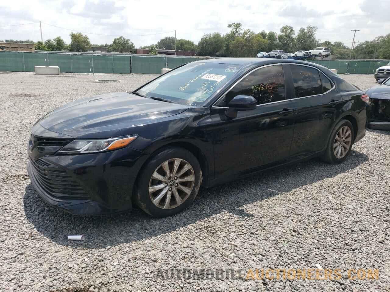 4T1B11HK1JU564392 TOYOTA CAMRY 2018