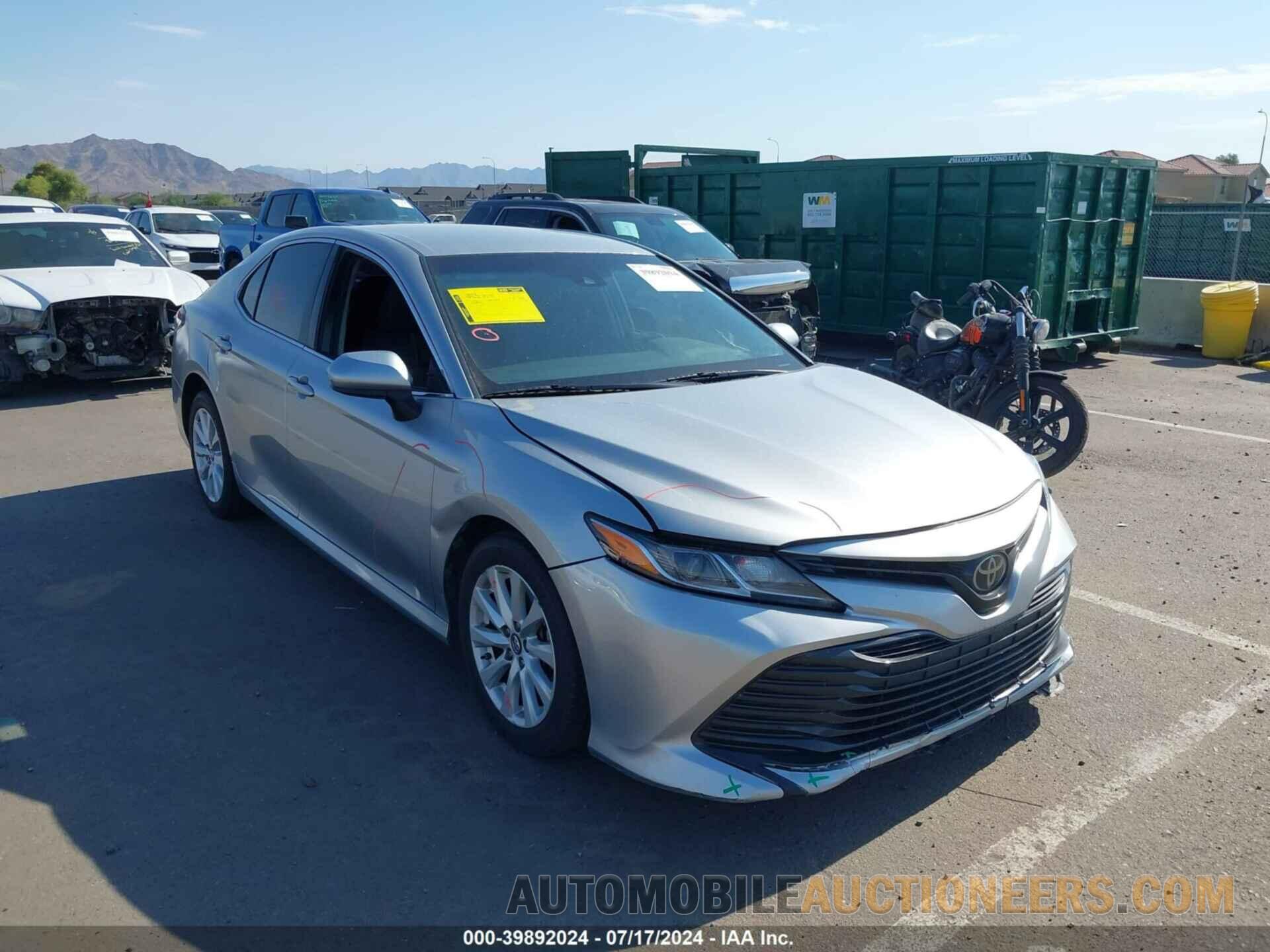 4T1B11HK1JU565087 TOYOTA CAMRY 2018