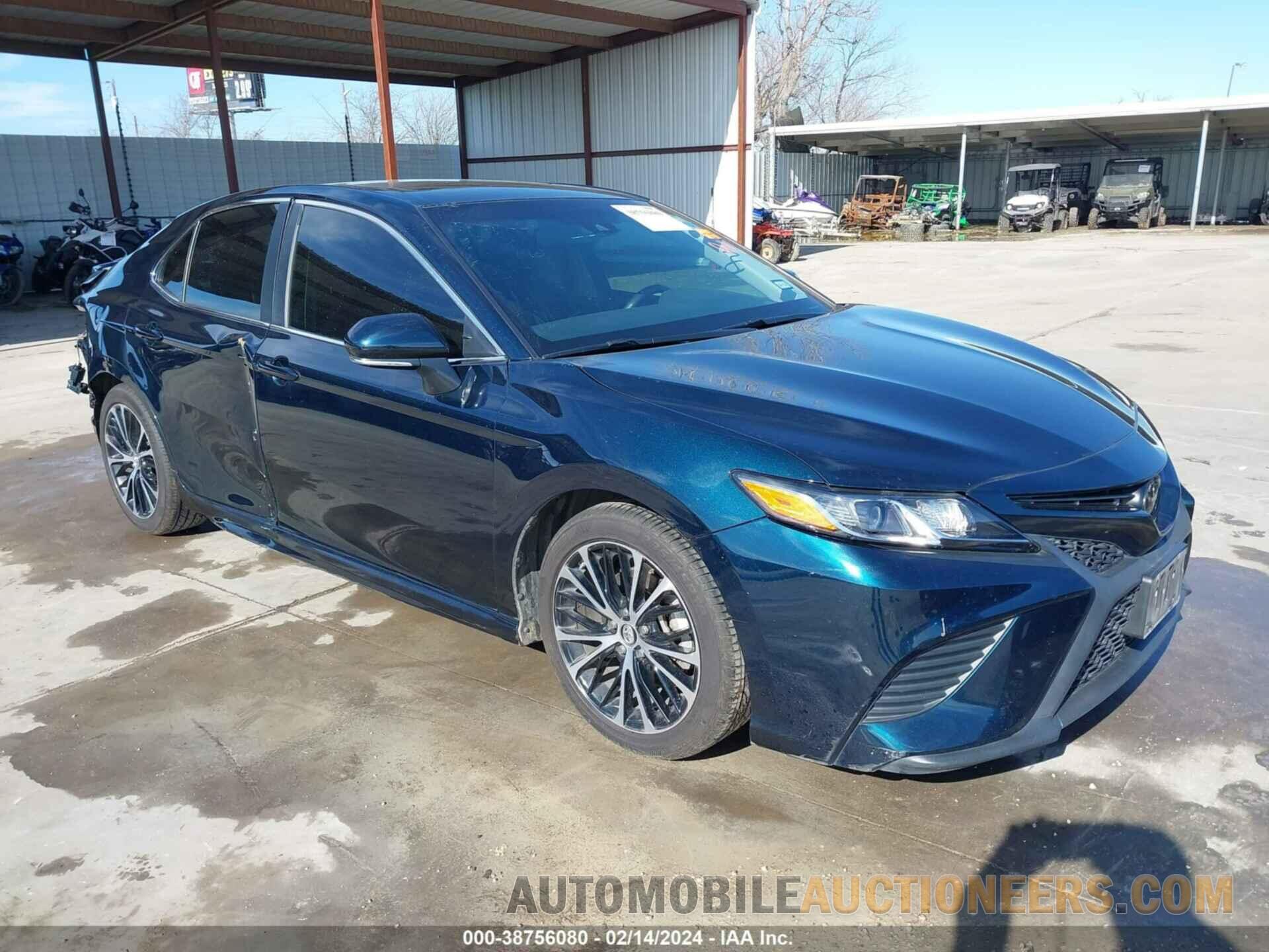 4T1B11HK1JU565283 TOYOTA CAMRY 2018