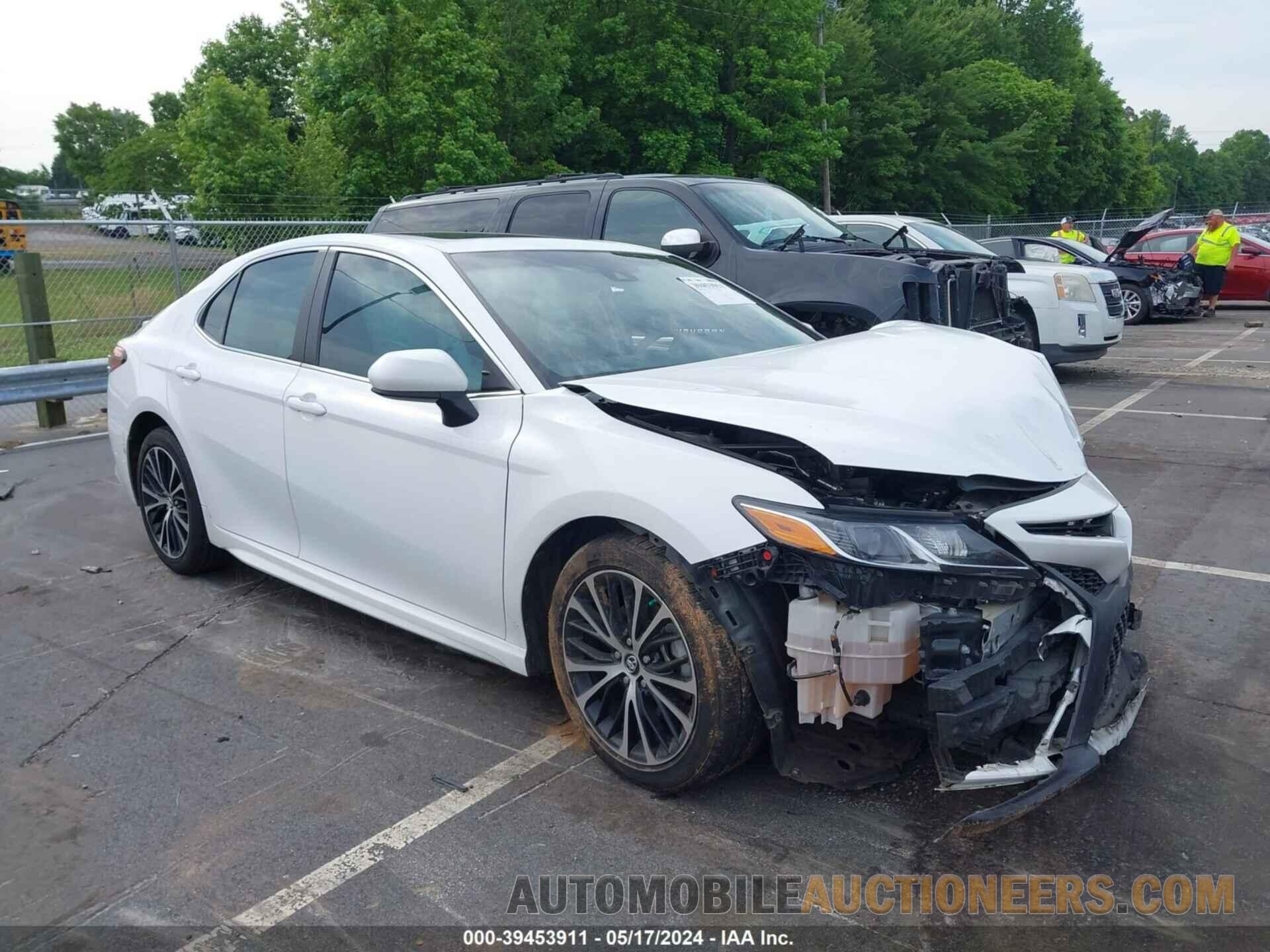 4T1B11HK1JU566143 TOYOTA CAMRY 2018