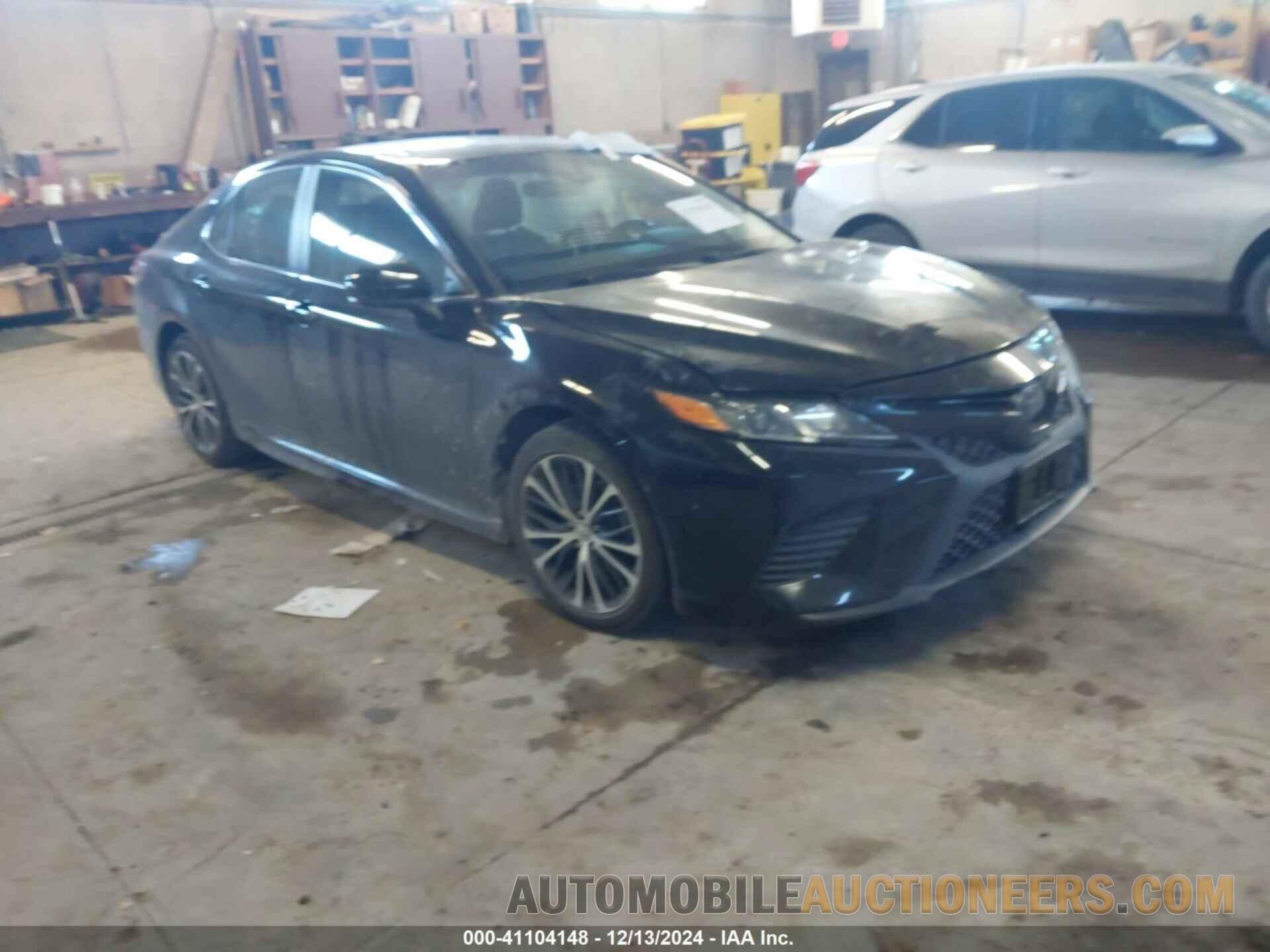 4T1B11HK1JU568555 TOYOTA CAMRY 2018