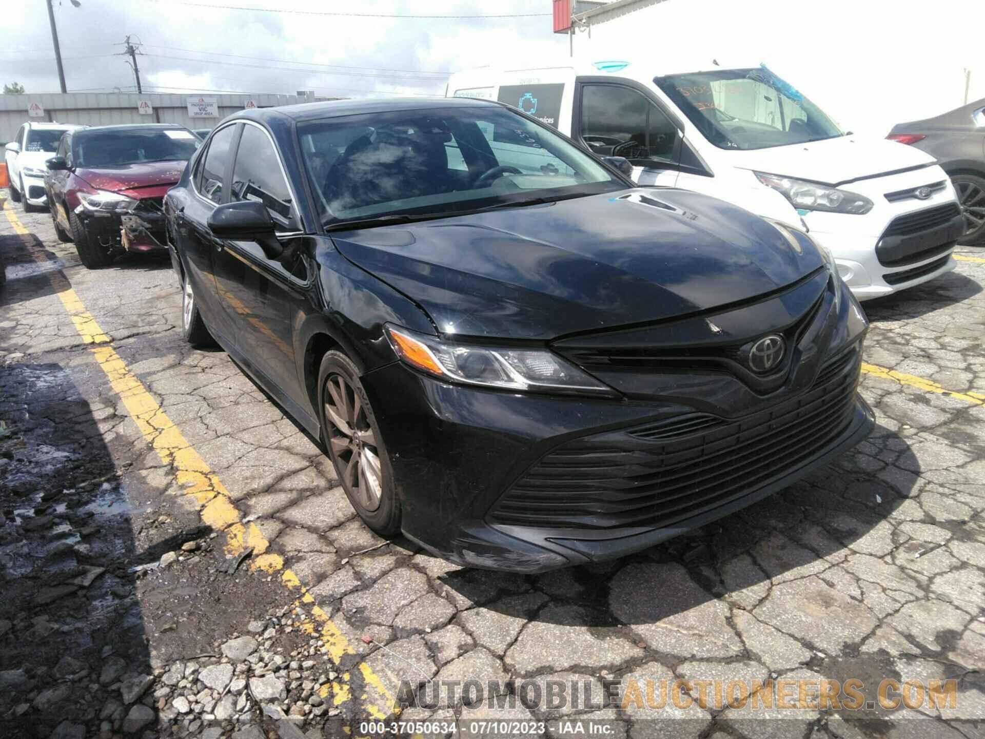 4T1B11HK1JU569138 TOYOTA CAMRY 2018