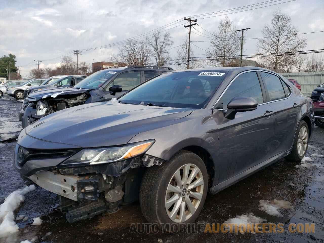 4T1B11HK1JU569429 TOYOTA CAMRY 2018