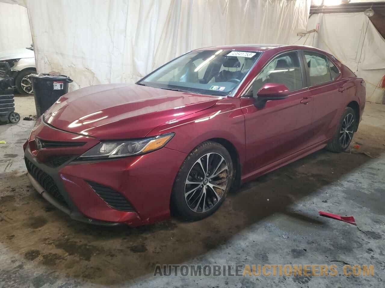 4T1B11HK1JU570452 TOYOTA CAMRY 2018