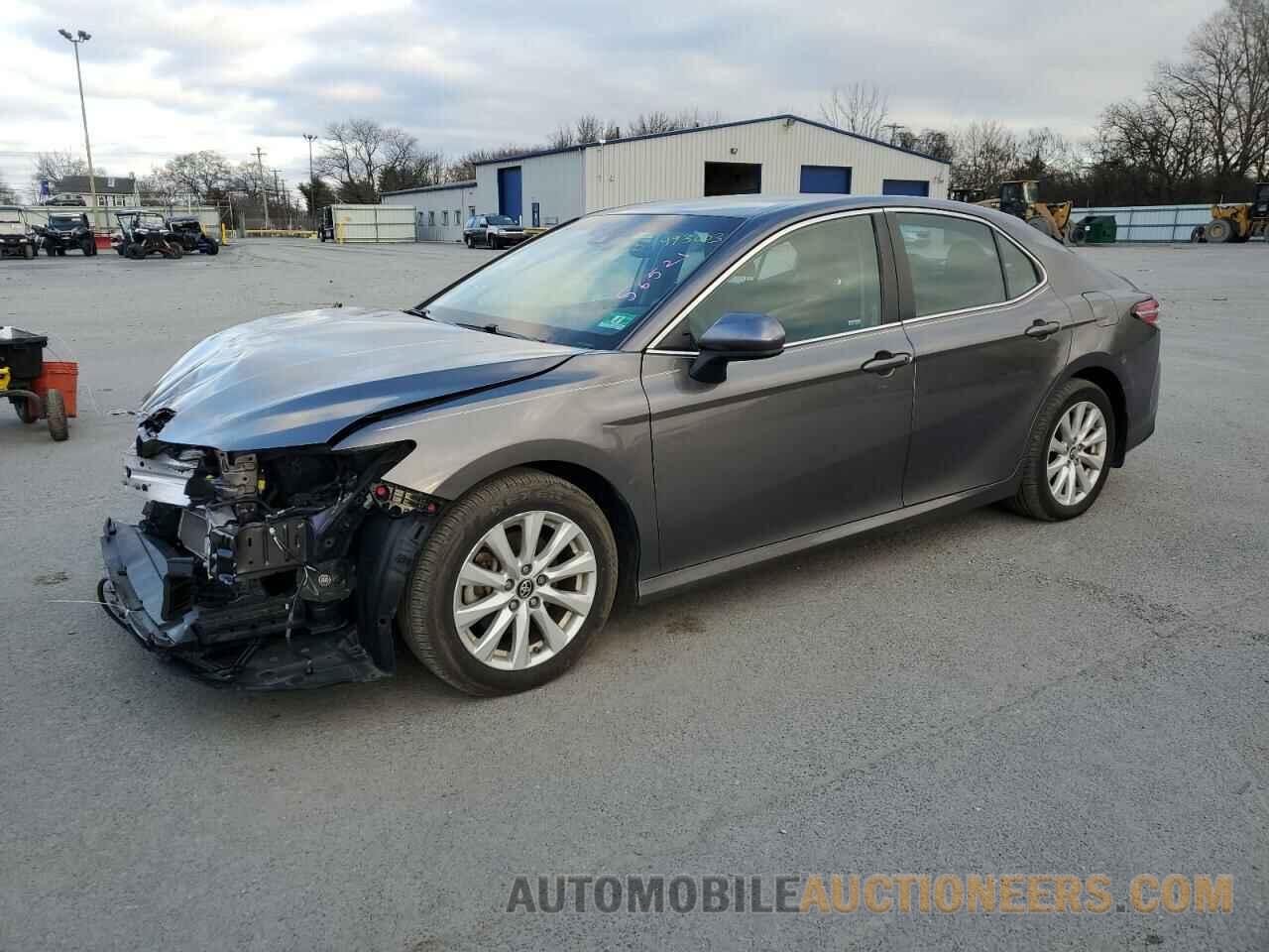 4T1B11HK1JU570967 TOYOTA CAMRY 2018