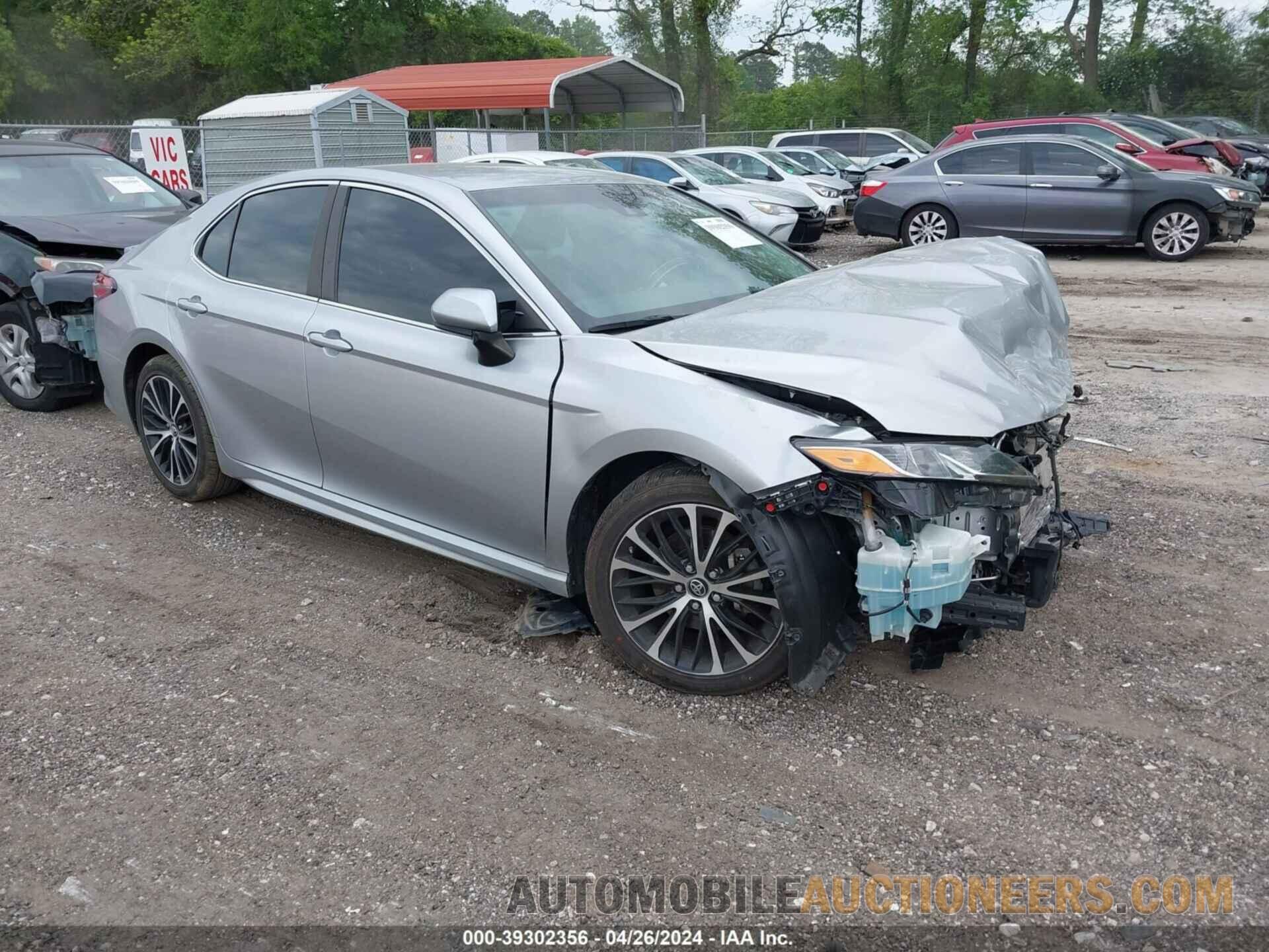 4T1B11HK1JU573562 TOYOTA CAMRY 2018