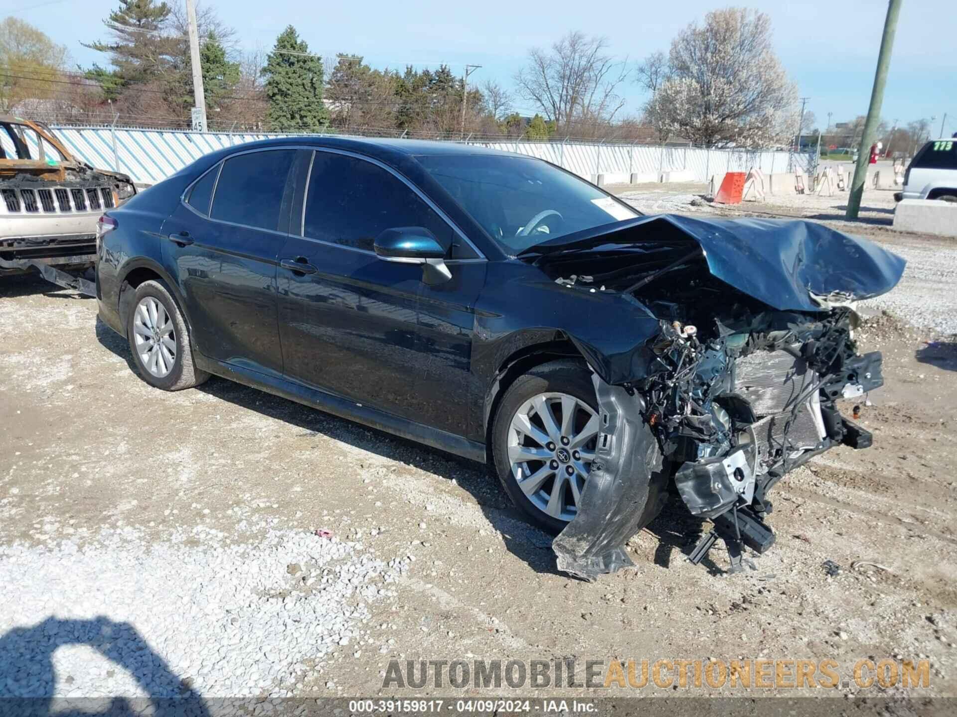 4T1B11HK1JU573576 TOYOTA CAMRY 2018