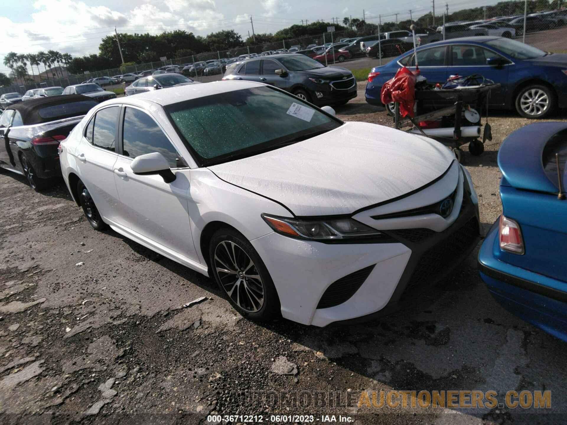 4T1B11HK1JU580611 TOYOTA CAMRY 2018