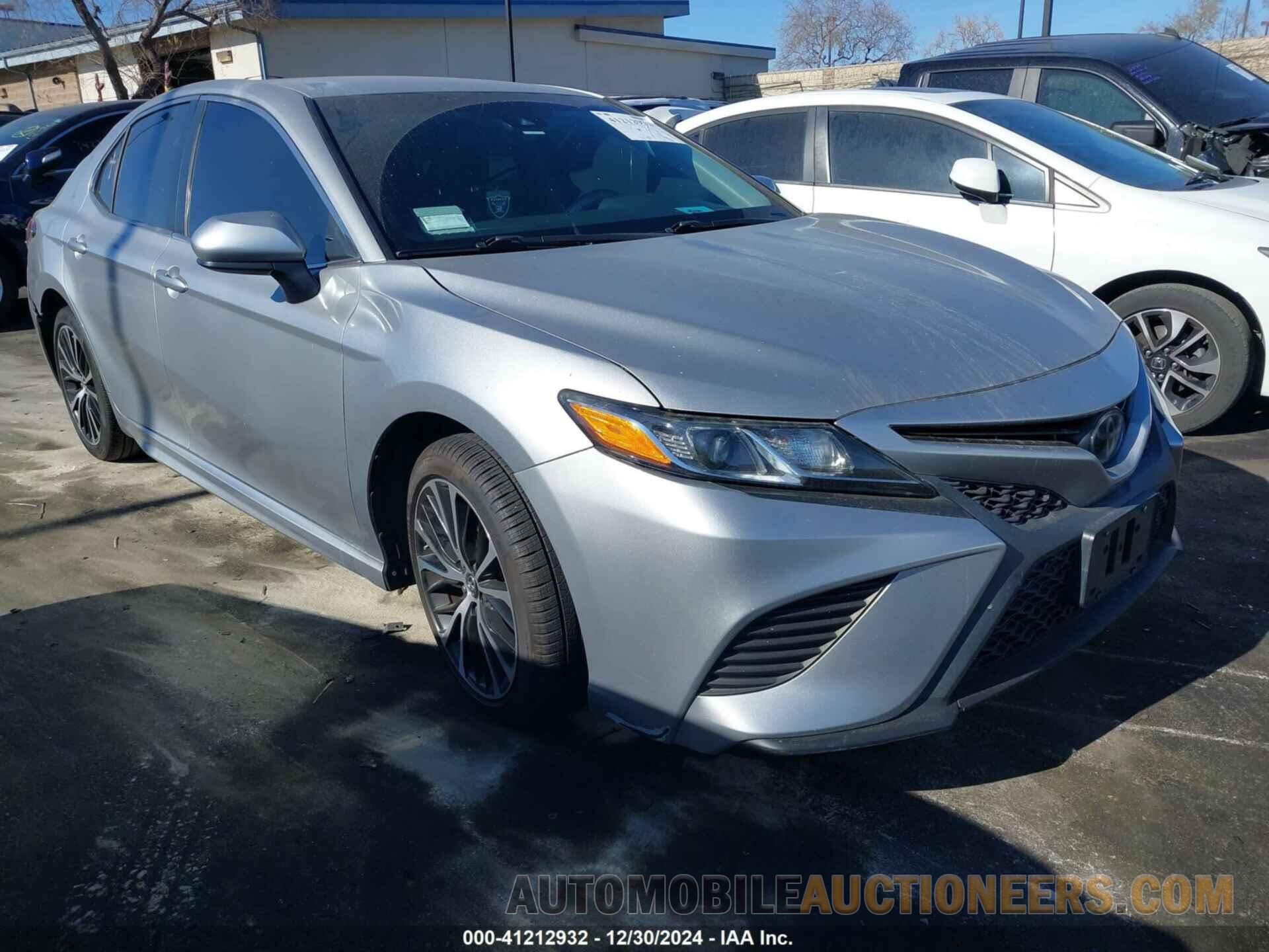 4T1B11HK1JU581130 TOYOTA CAMRY 2018