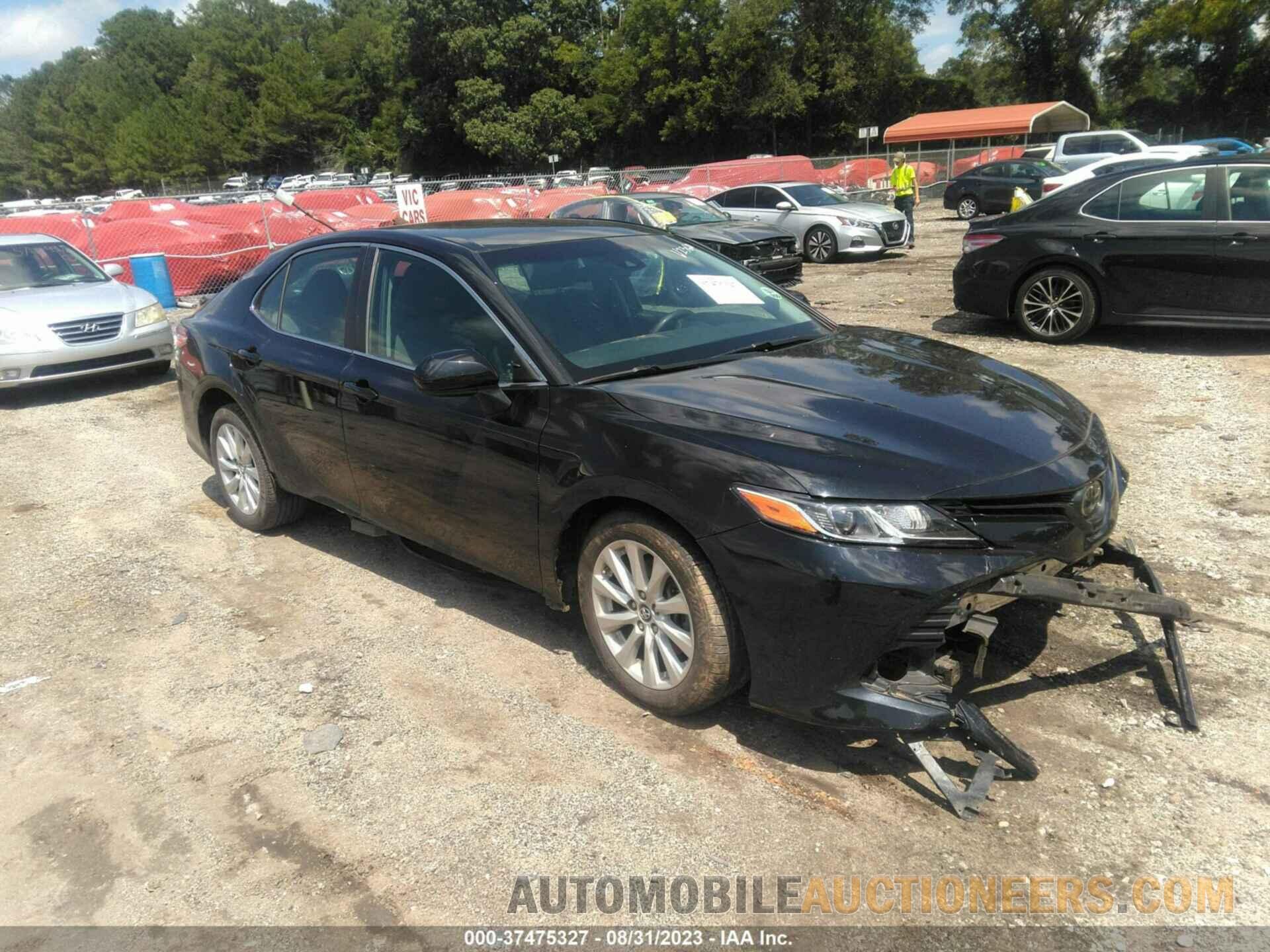 4T1B11HK1JU582360 TOYOTA CAMRY 2018