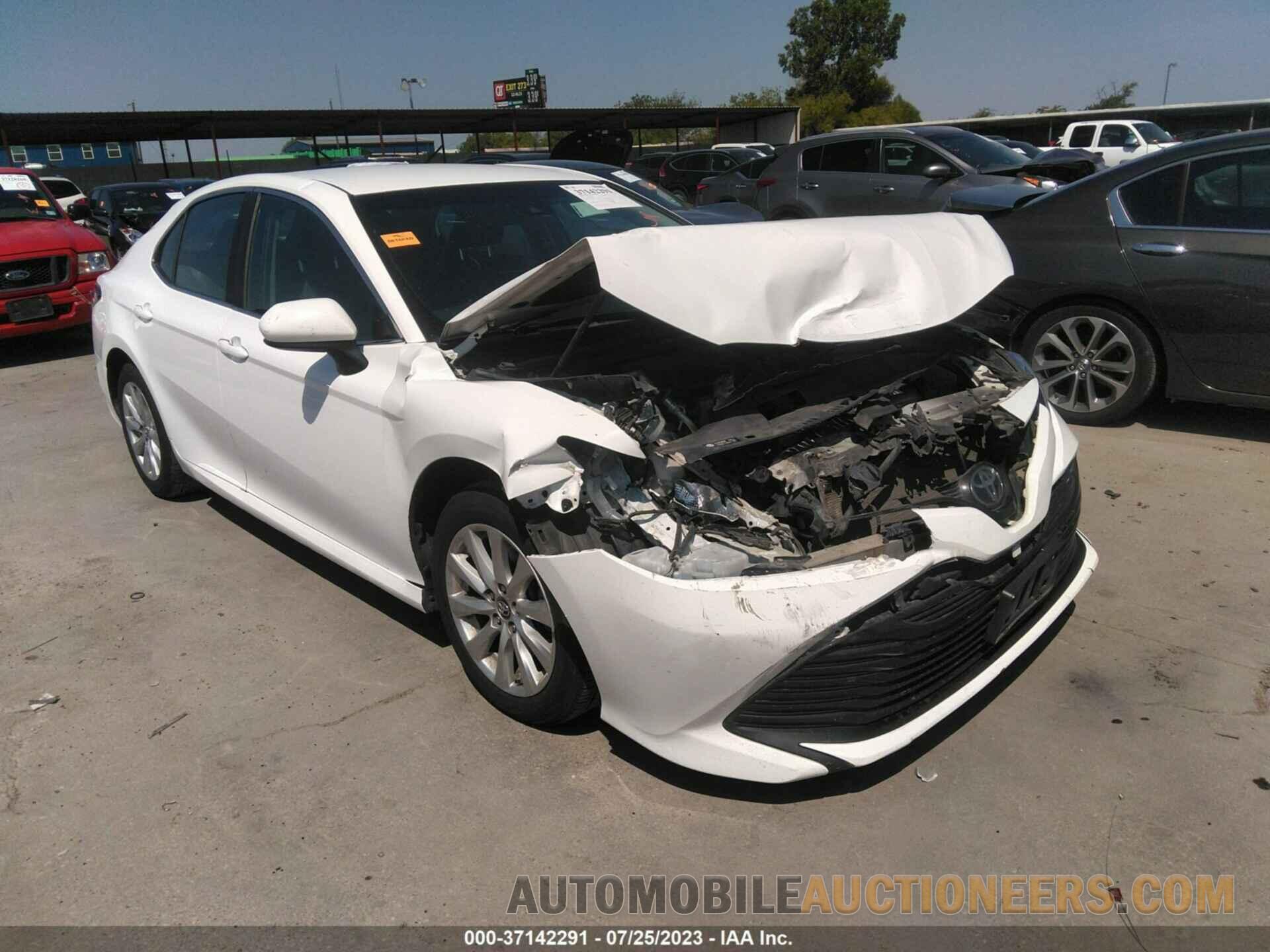 4T1B11HK1JU585176 TOYOTA CAMRY 2018