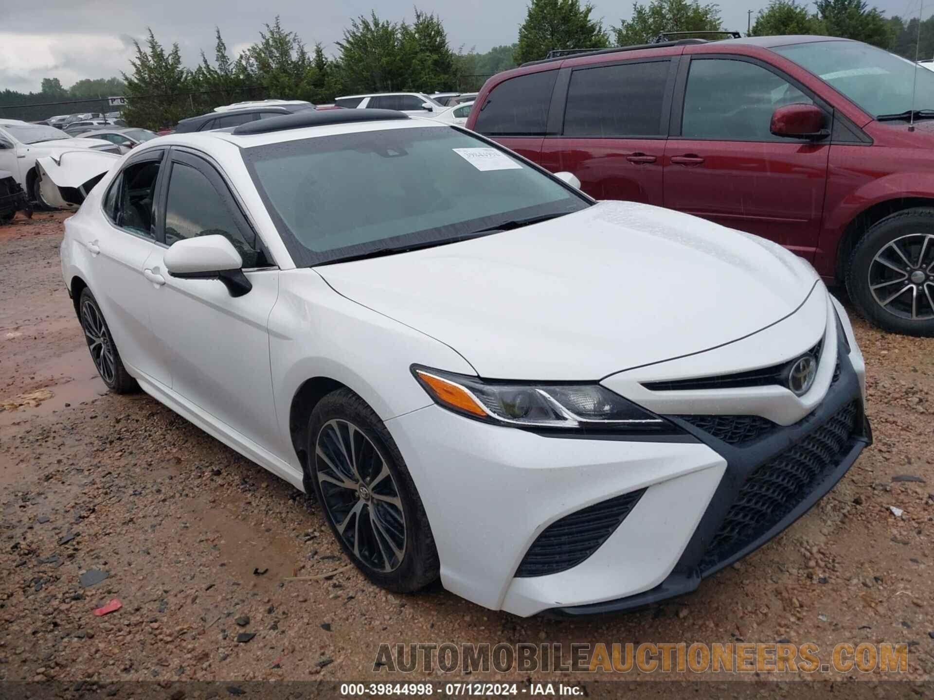 4T1B11HK1JU586604 TOYOTA CAMRY 2018