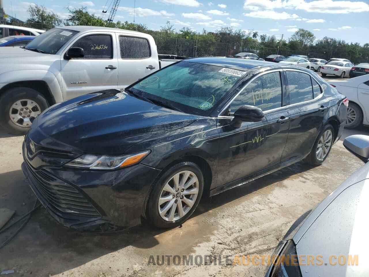 4T1B11HK1JU587686 TOYOTA CAMRY 2018