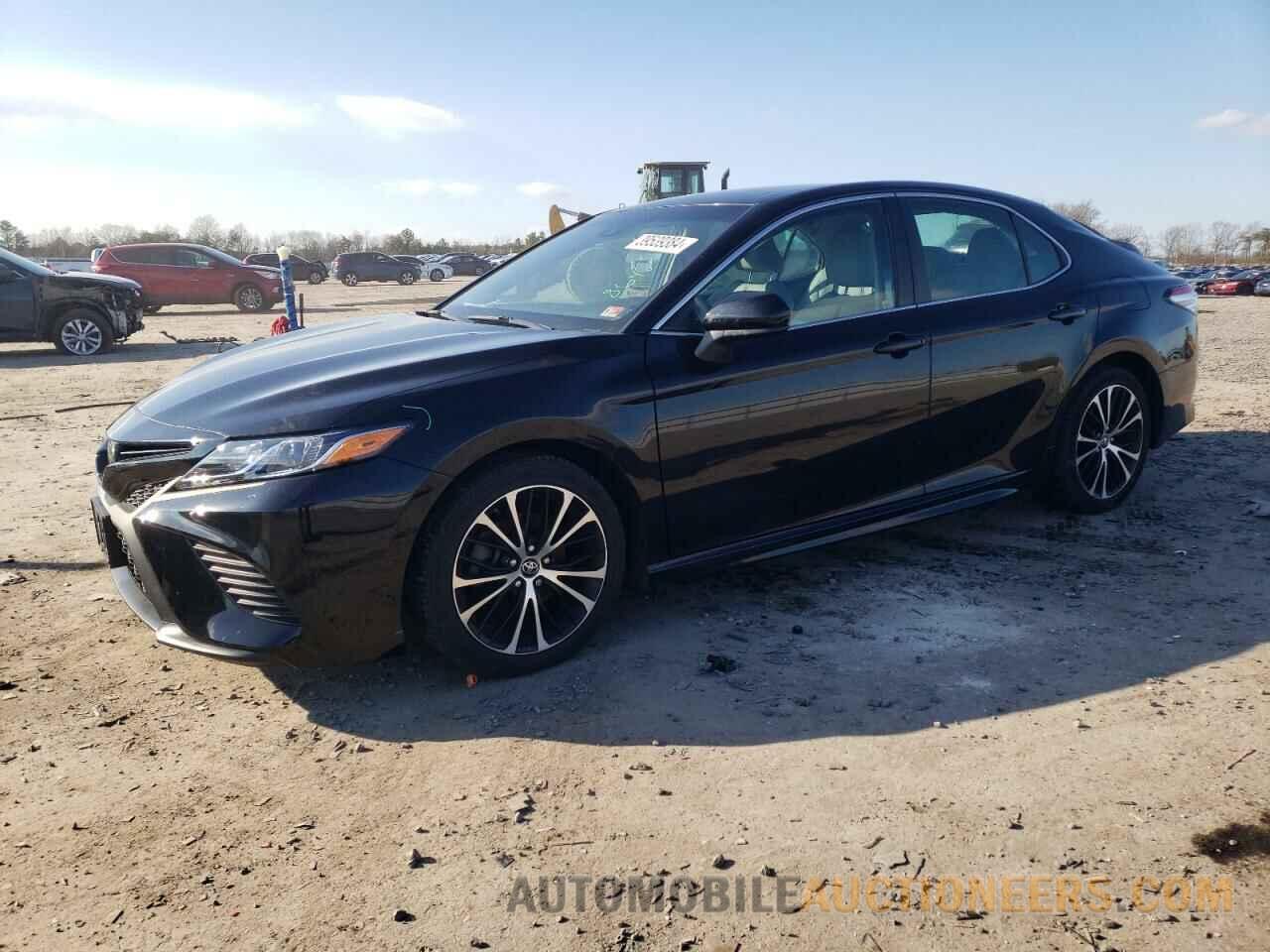 4T1B11HK1JU588174 TOYOTA CAMRY 2018