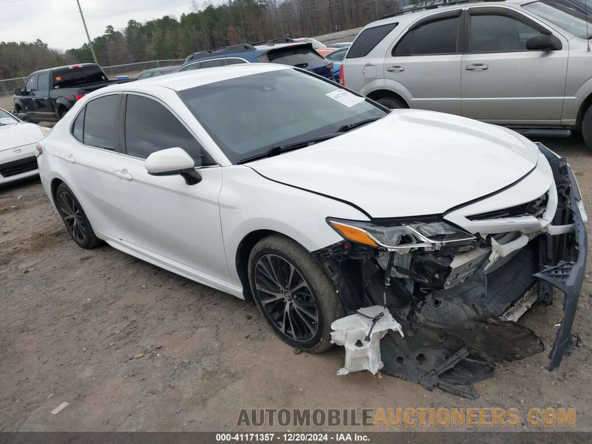 4T1B11HK1JU588210 TOYOTA CAMRY 2018