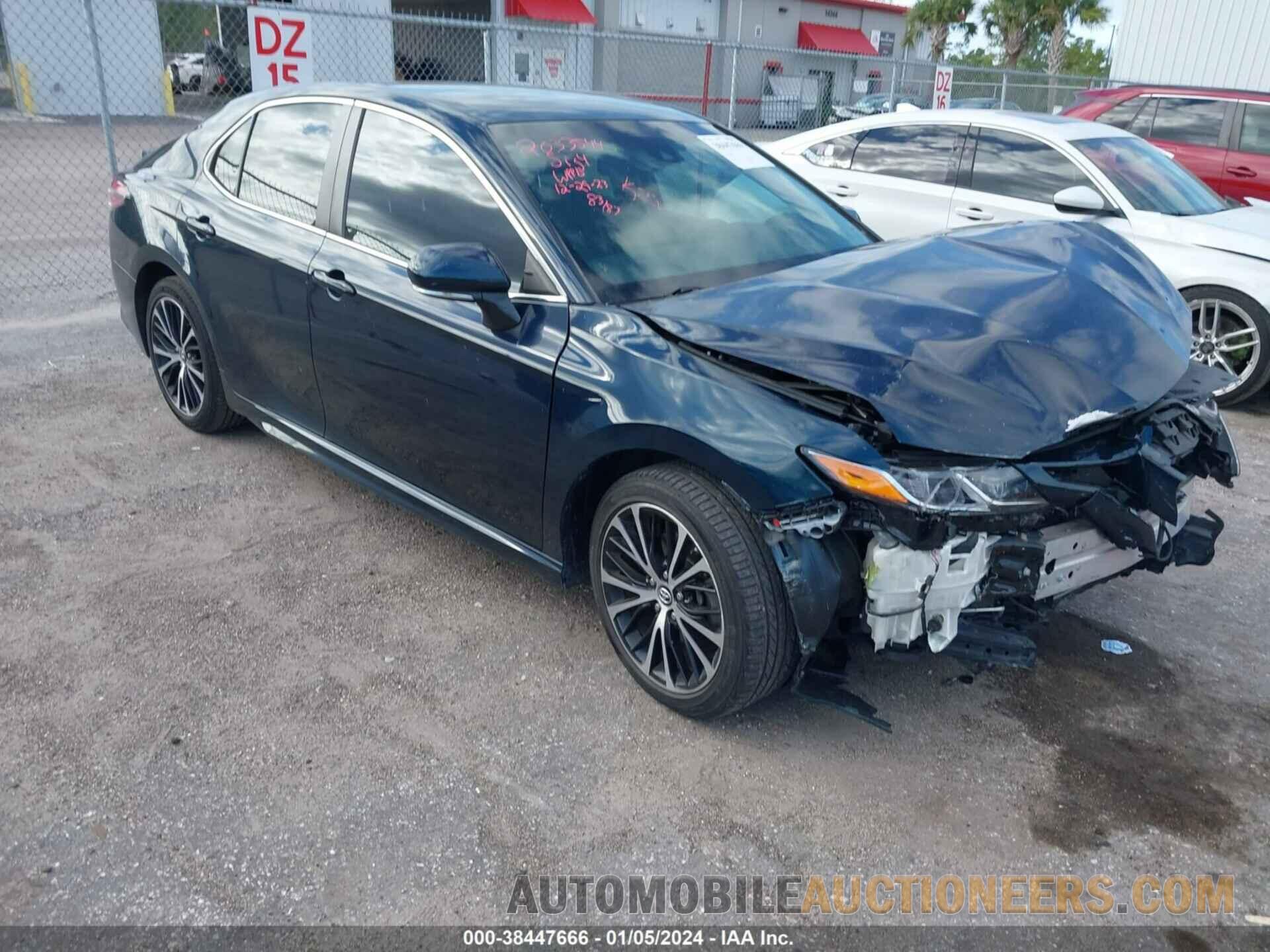 4T1B11HK1JU588997 TOYOTA CAMRY 2018