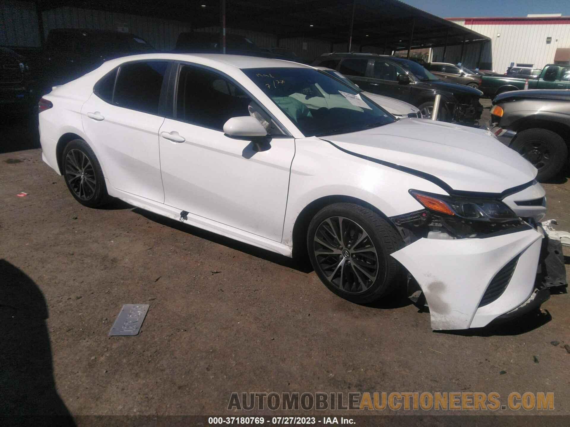 4T1B11HK1JU596114 TOYOTA CAMRY 2018