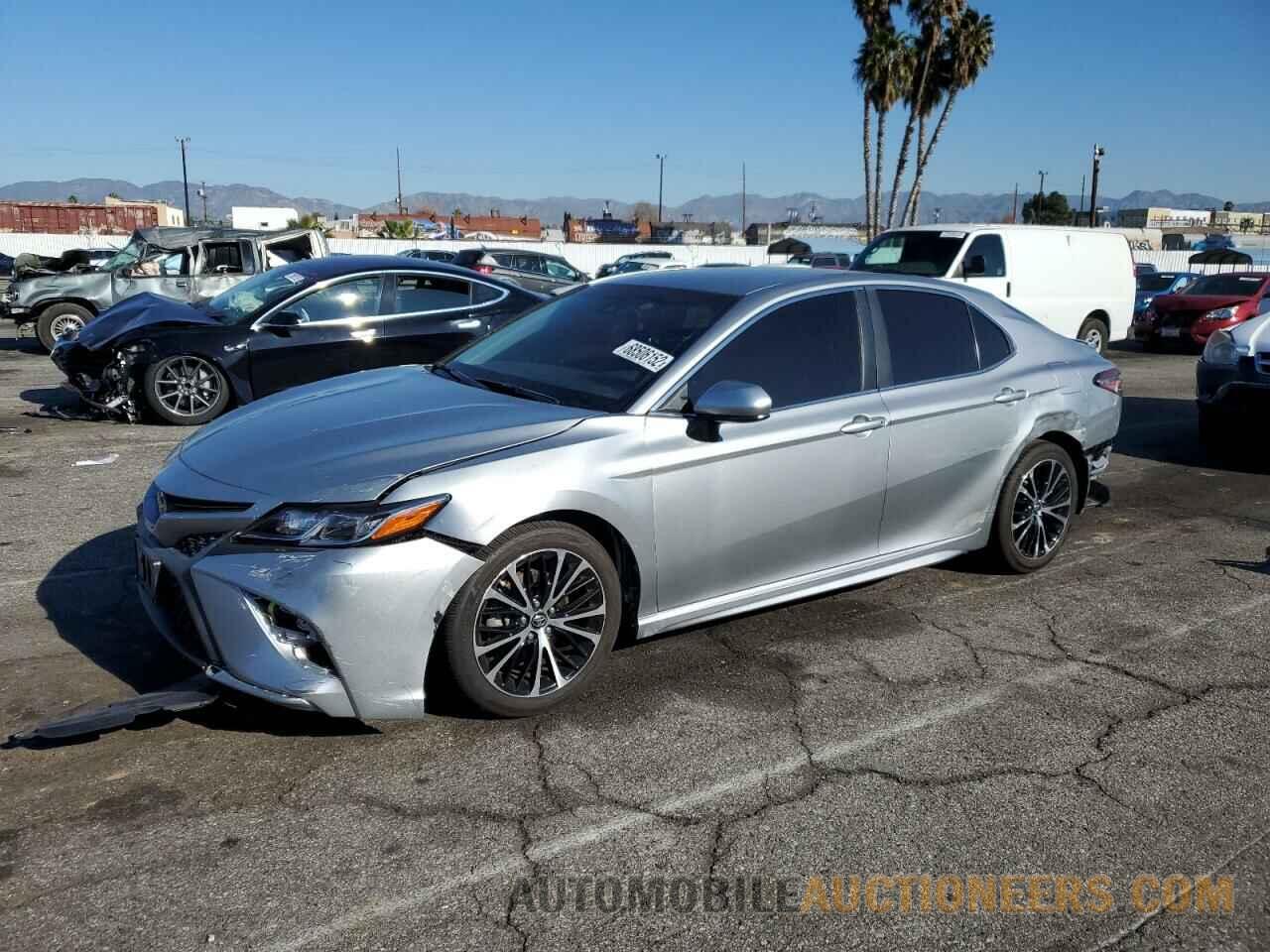 4T1B11HK1JU598266 TOYOTA CAMRY 2018