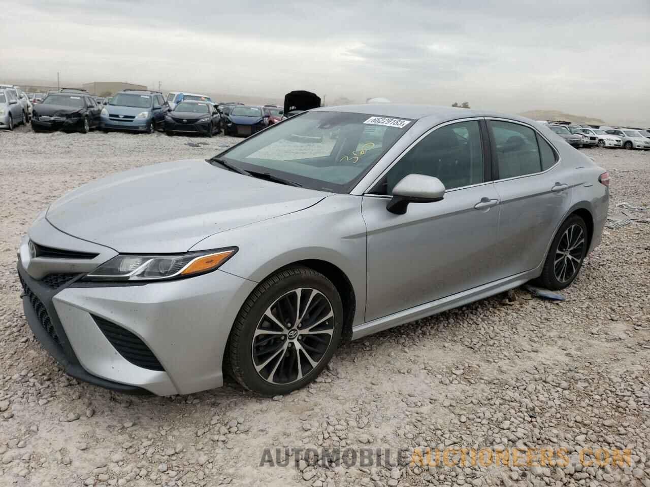 4T1B11HK1JU598686 TOYOTA CAMRY 2018