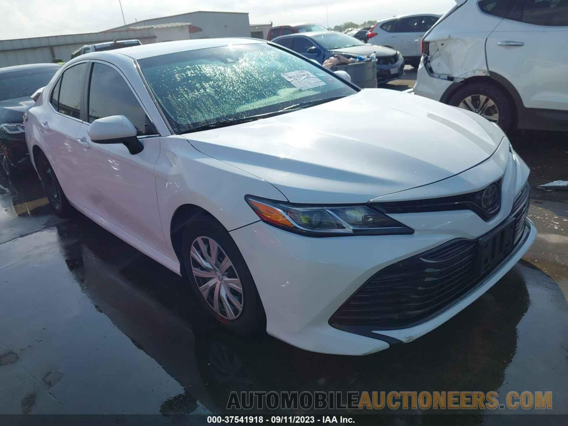 4T1B11HK1JU599076 TOYOTA CAMRY 2018