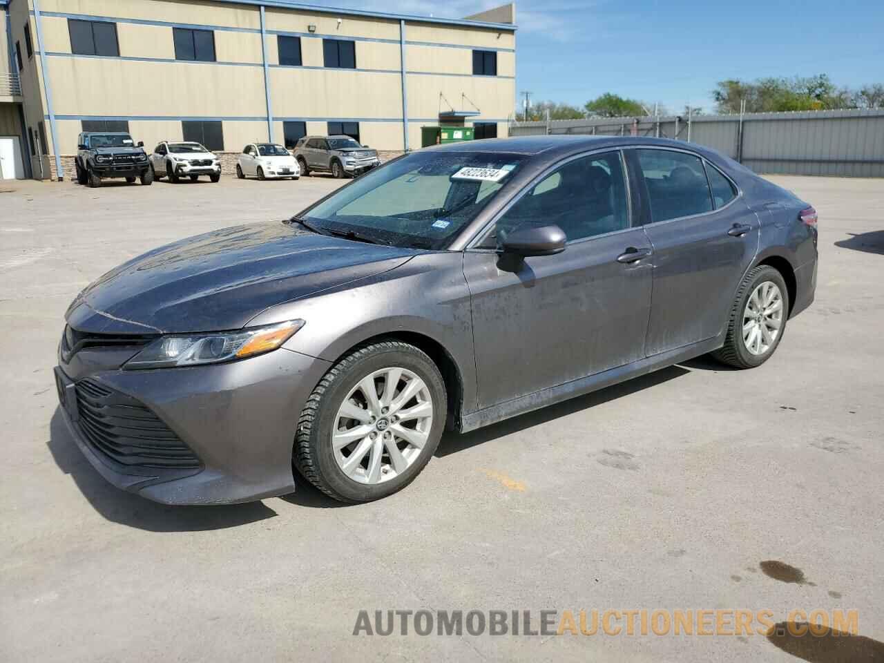 4T1B11HK1JU607175 TOYOTA CAMRY 2018