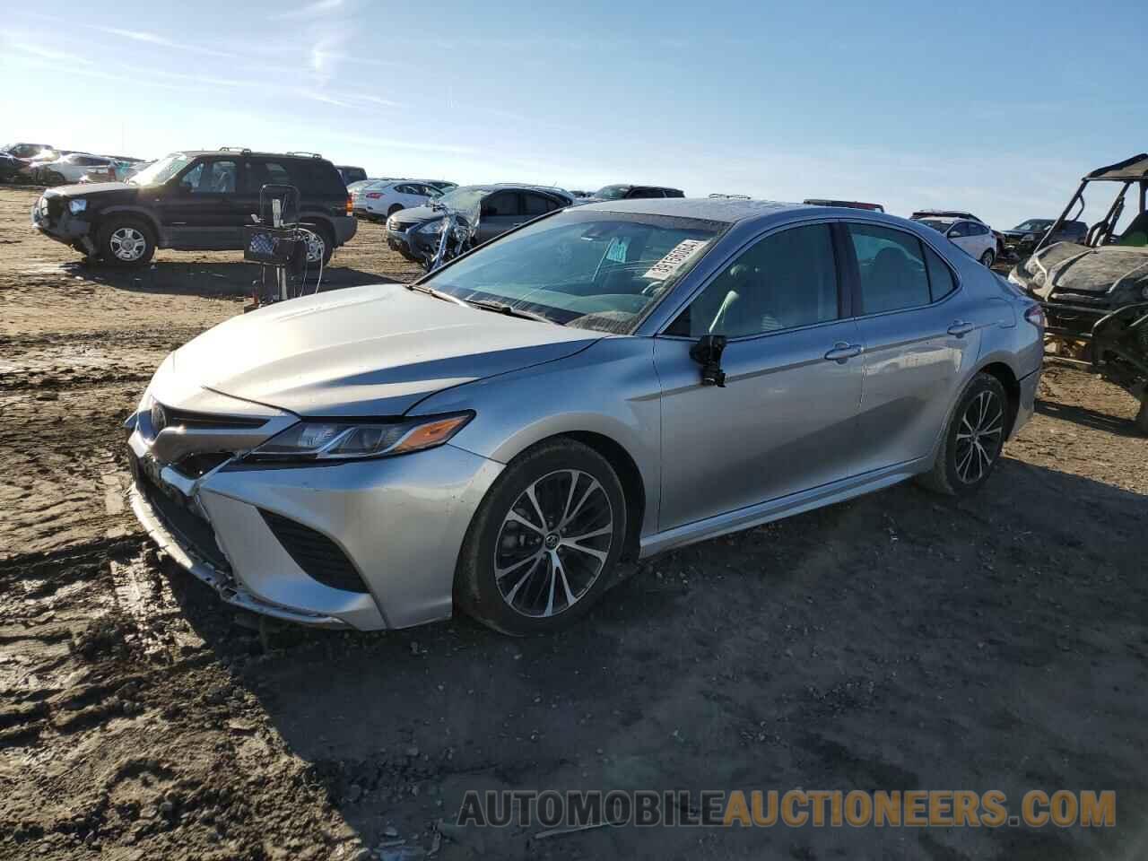 4T1B11HK1JU607709 TOYOTA CAMRY 2018