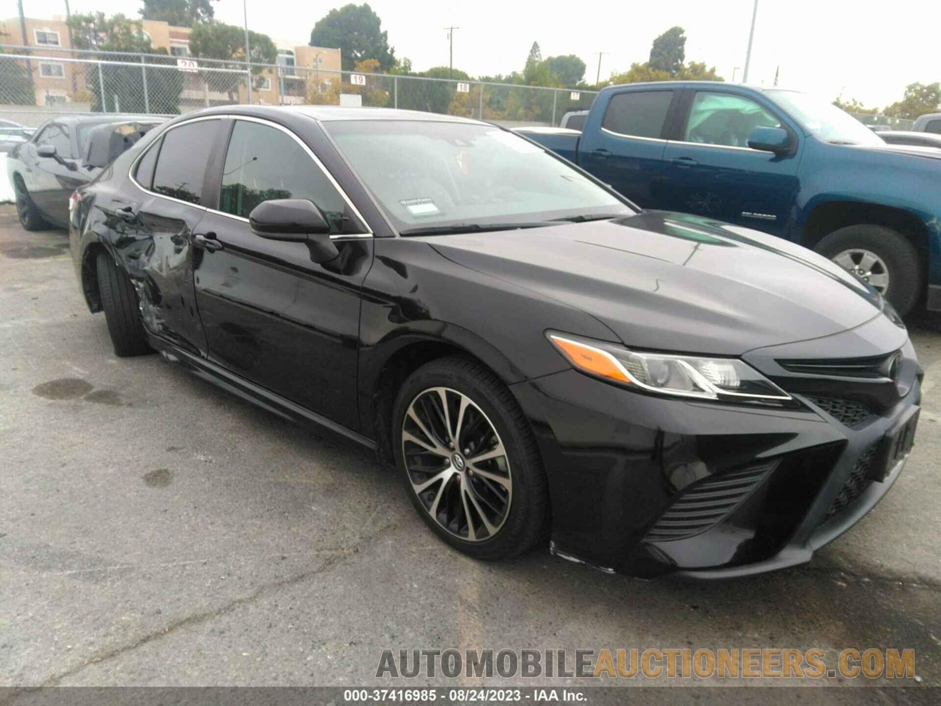 4T1B11HK1JU608343 TOYOTA CAMRY 2018