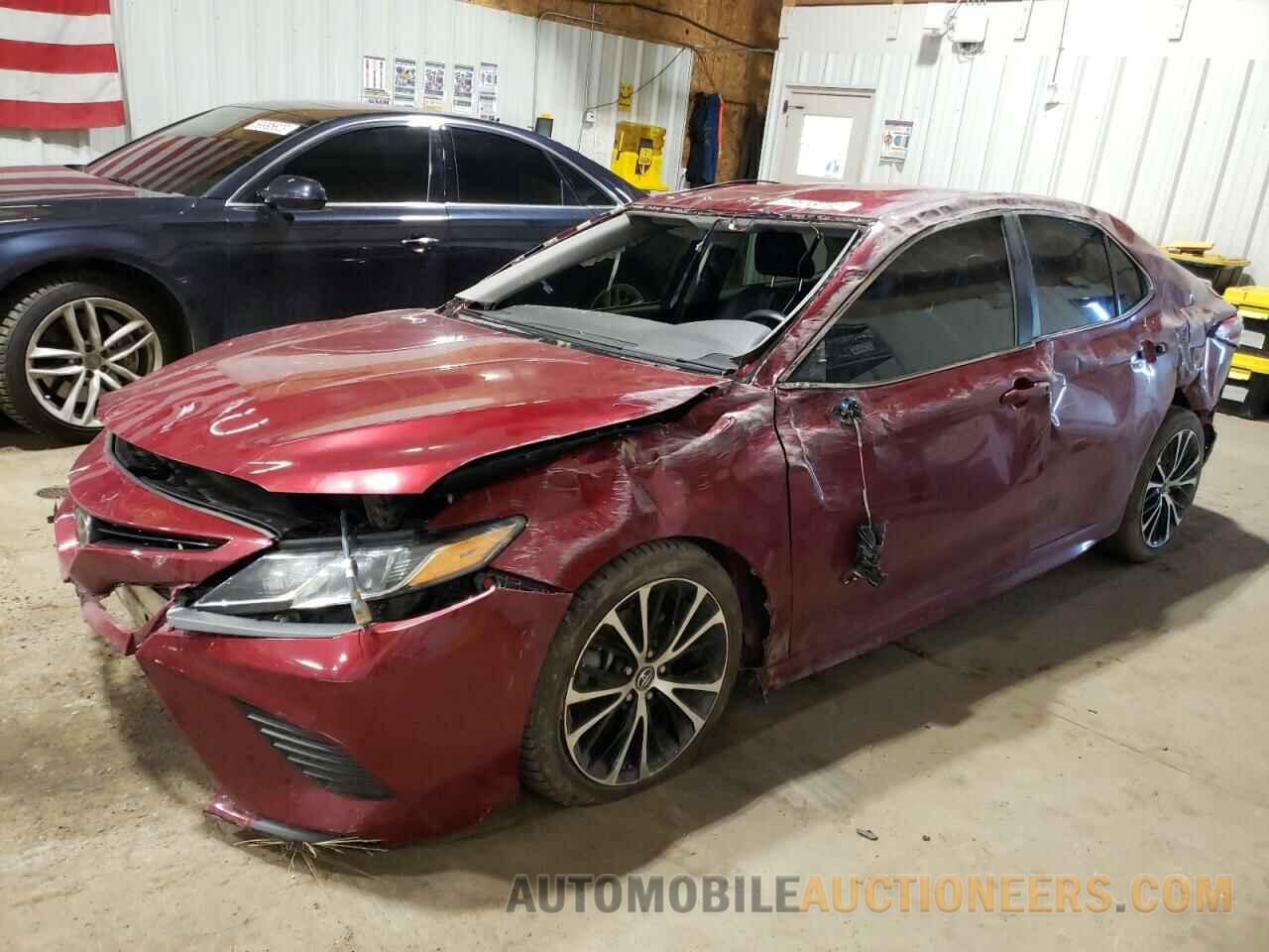 4T1B11HK1JU609508 TOYOTA CAMRY 2018