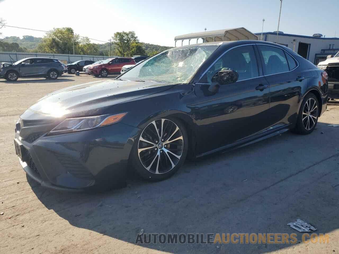 4T1B11HK1JU609881 TOYOTA CAMRY 2018