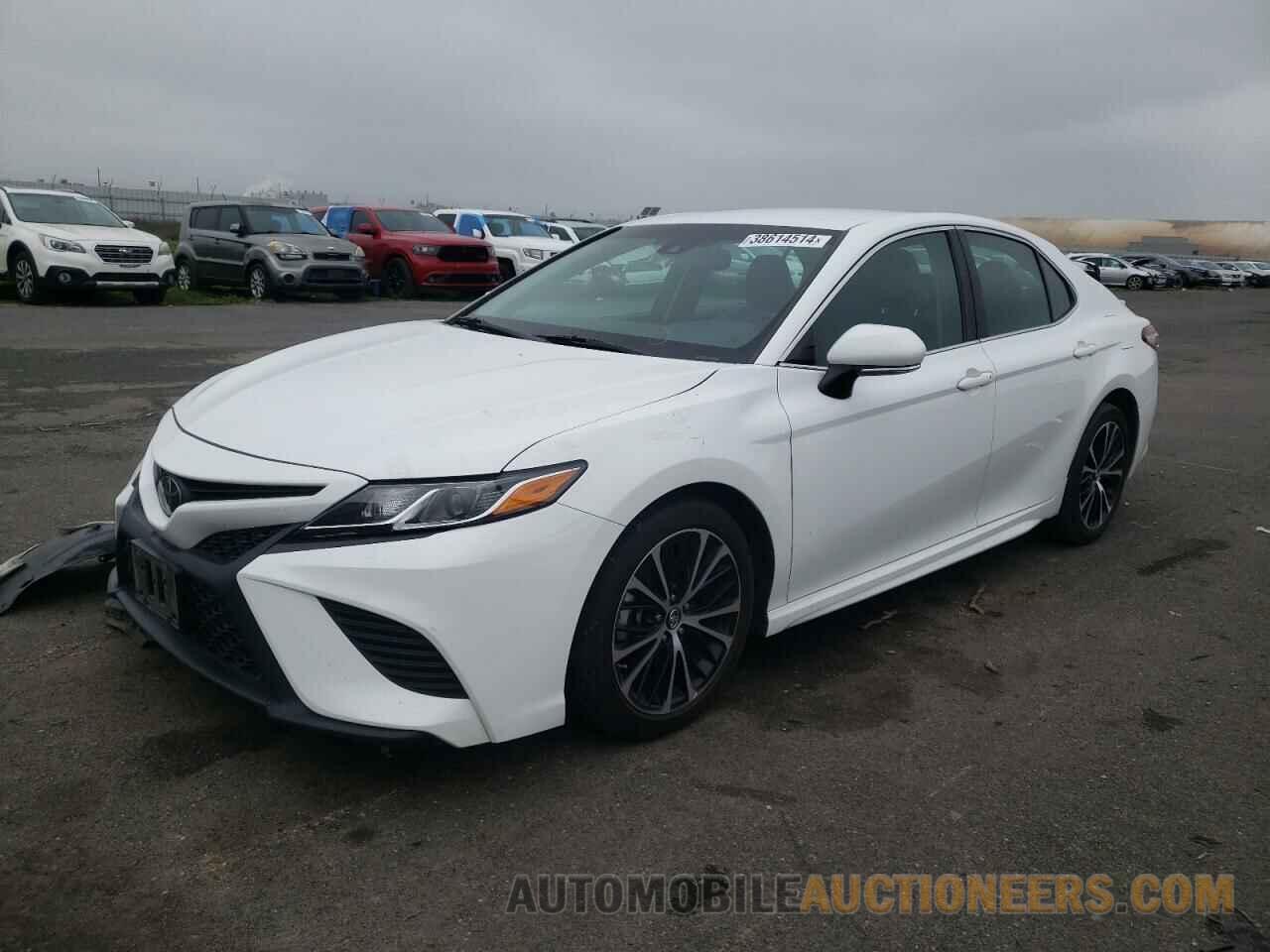 4T1B11HK1JU610125 TOYOTA CAMRY 2018