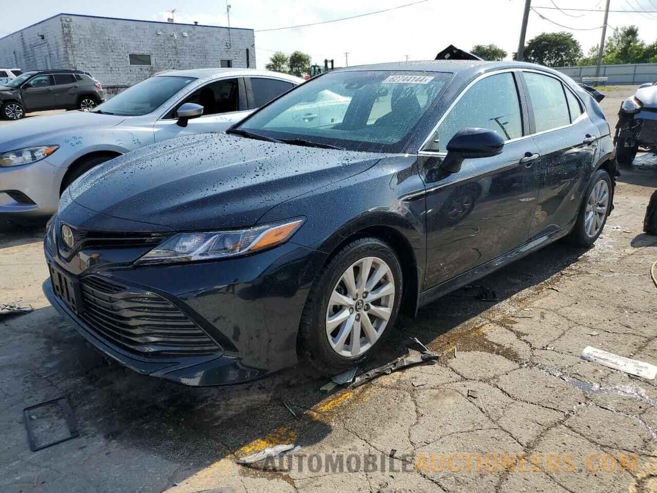 4T1B11HK1JU610500 TOYOTA CAMRY 2018