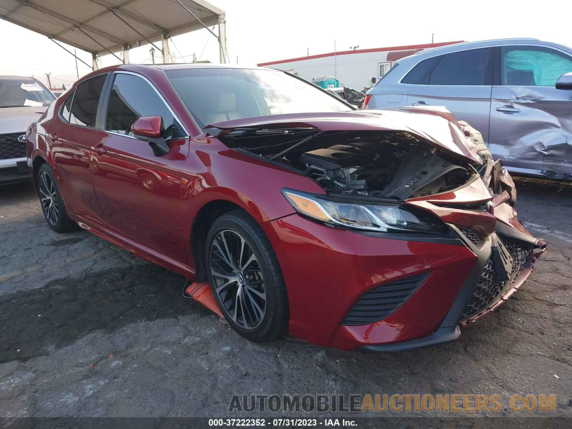 4T1B11HK1JU610688 TOYOTA CAMRY 2018