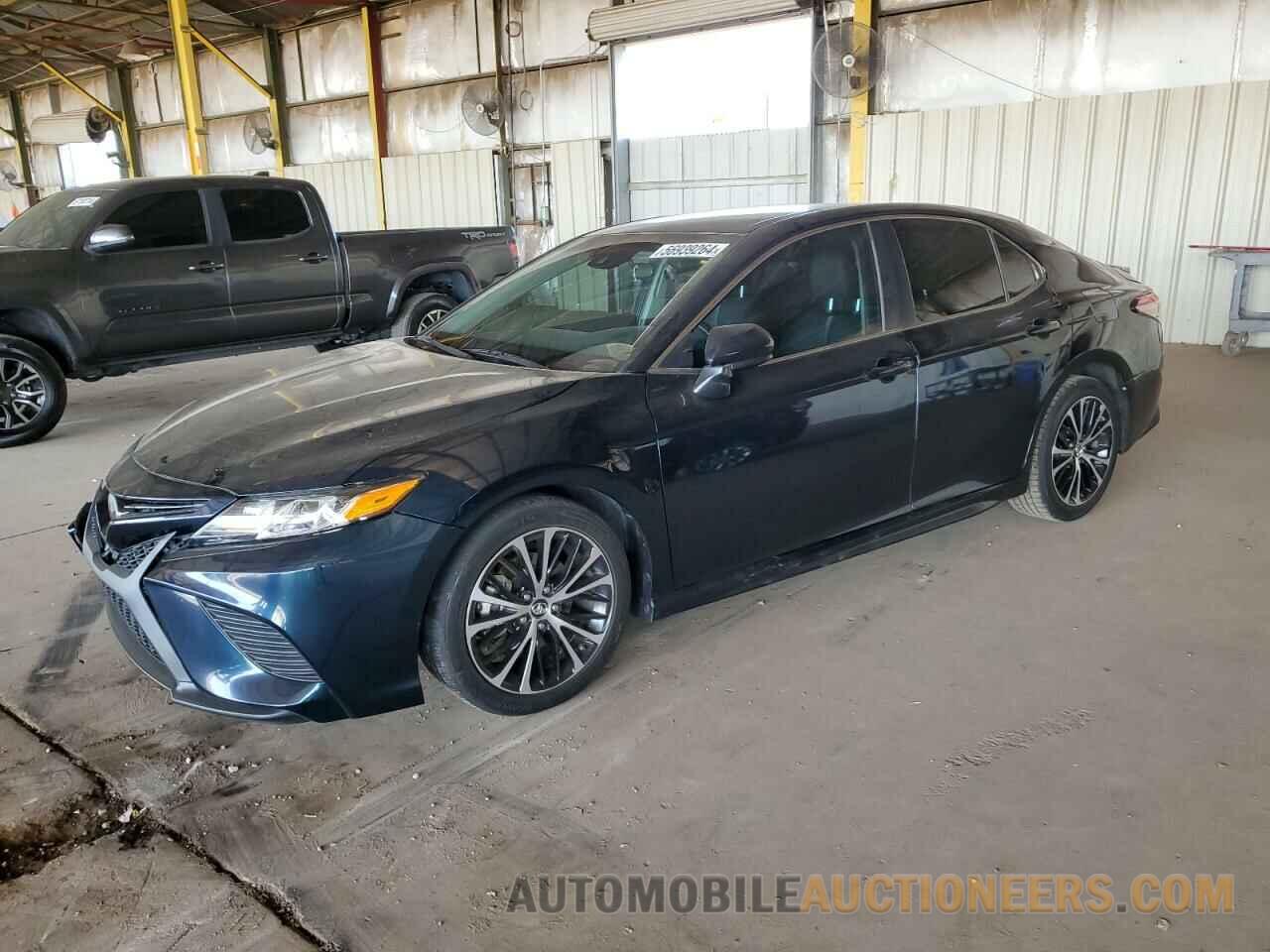 4T1B11HK1JU611405 TOYOTA CAMRY 2018