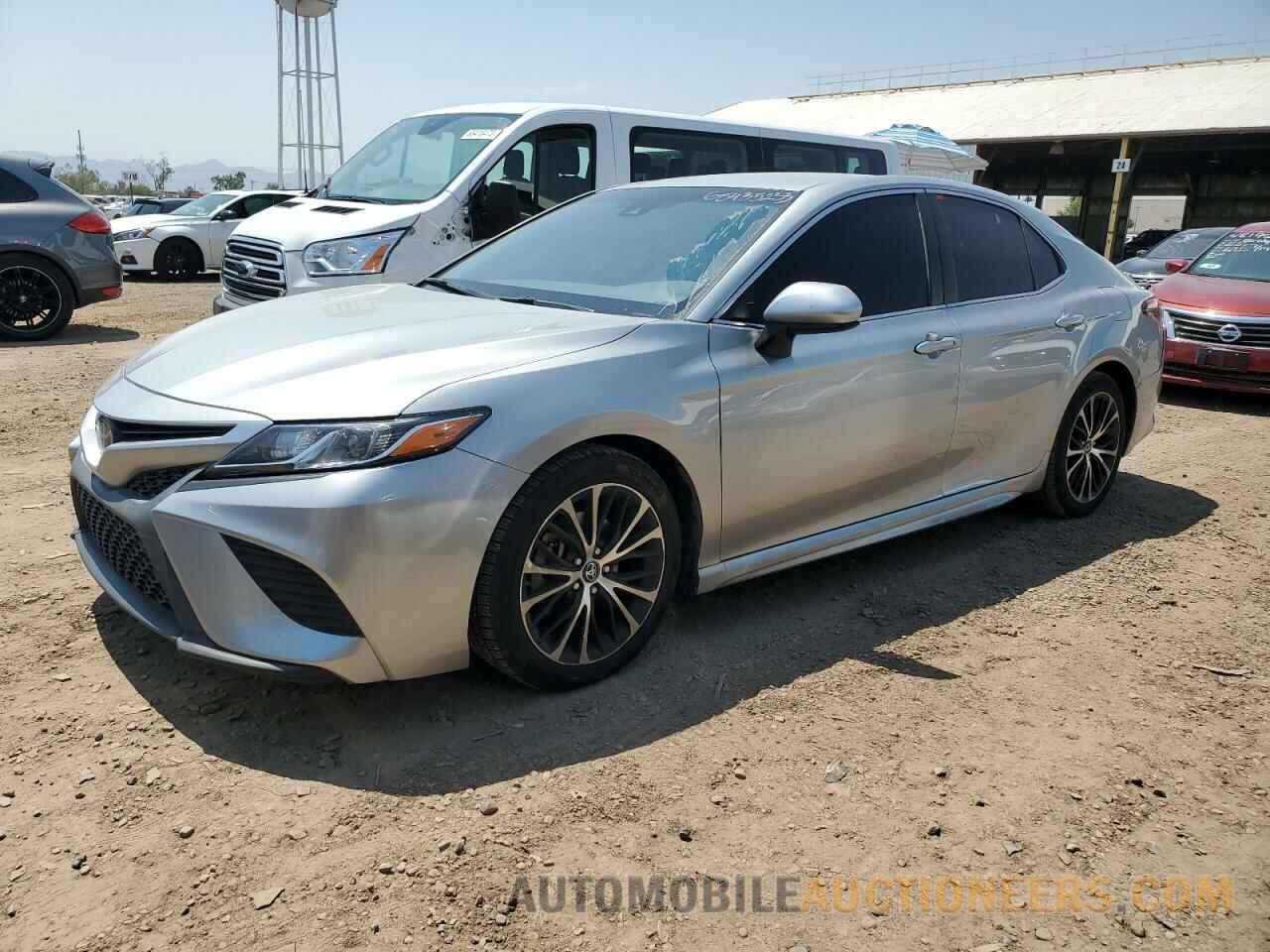 4T1B11HK1JU613364 TOYOTA CAMRY 2018