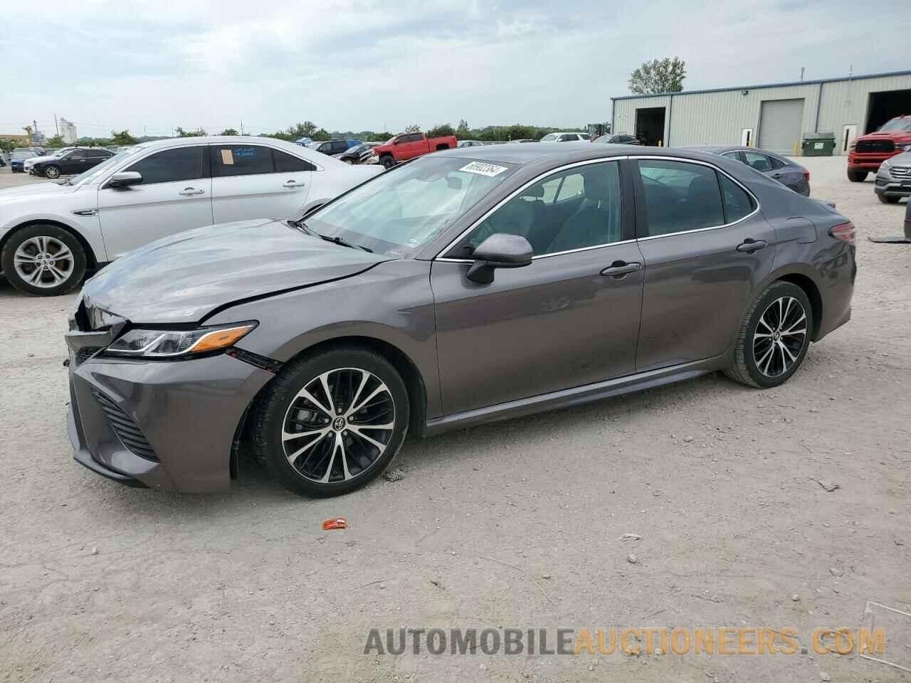 4T1B11HK1JU613459 TOYOTA CAMRY 2018