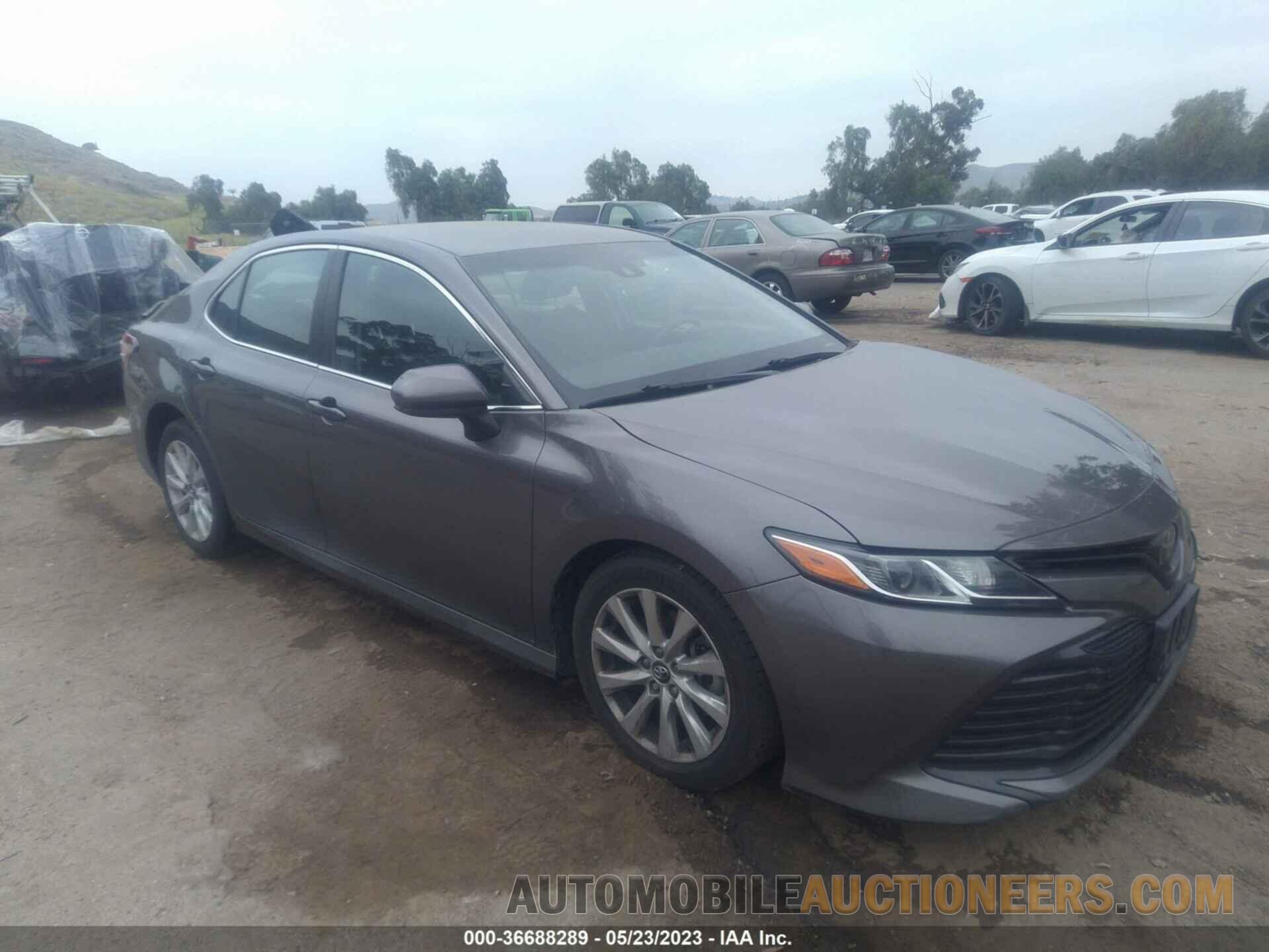 4T1B11HK1JU615275 TOYOTA CAMRY 2018