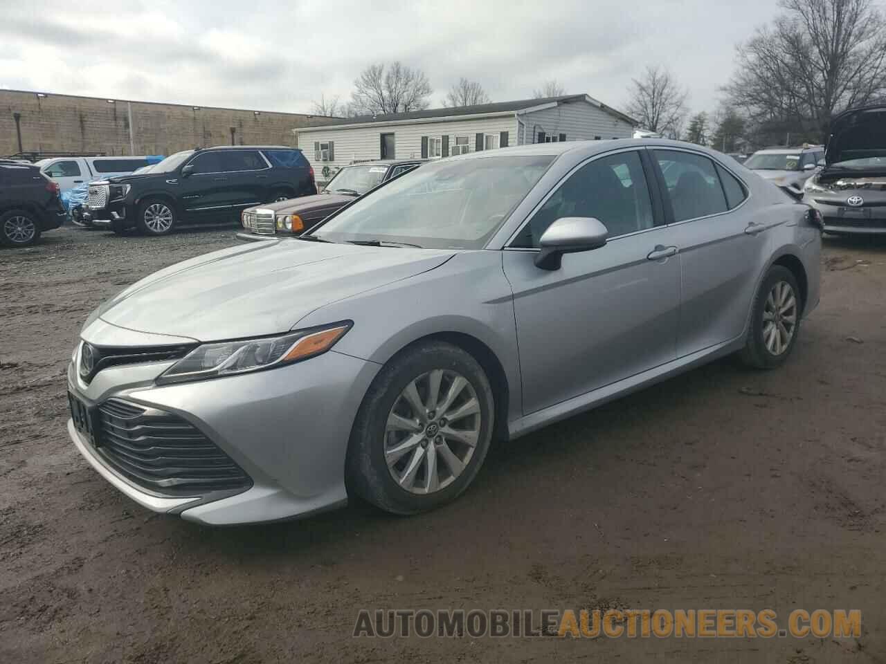 4T1B11HK1JU617057 TOYOTA CAMRY 2018