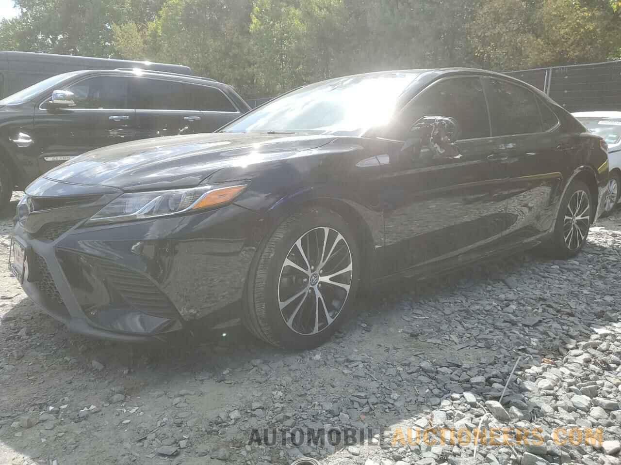 4T1B11HK1JU617303 TOYOTA CAMRY 2018